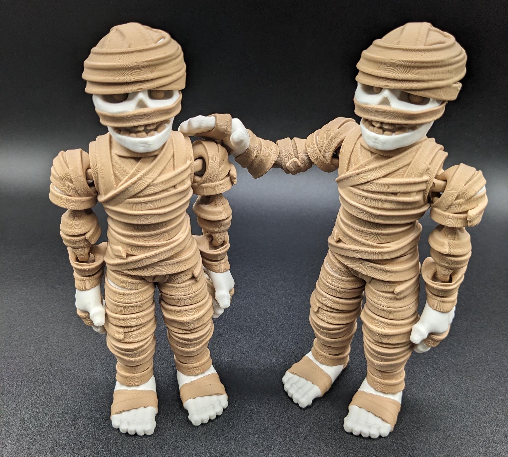 Introducing our Spooky Articulated Mummy Fidget Toy, a perfect blend of eerie charm and stress relief. Ideal for Halloween lovers and fidget enthusiasts, this mummy offers a unique way to relax and enjoy spooky vibes all year round.
