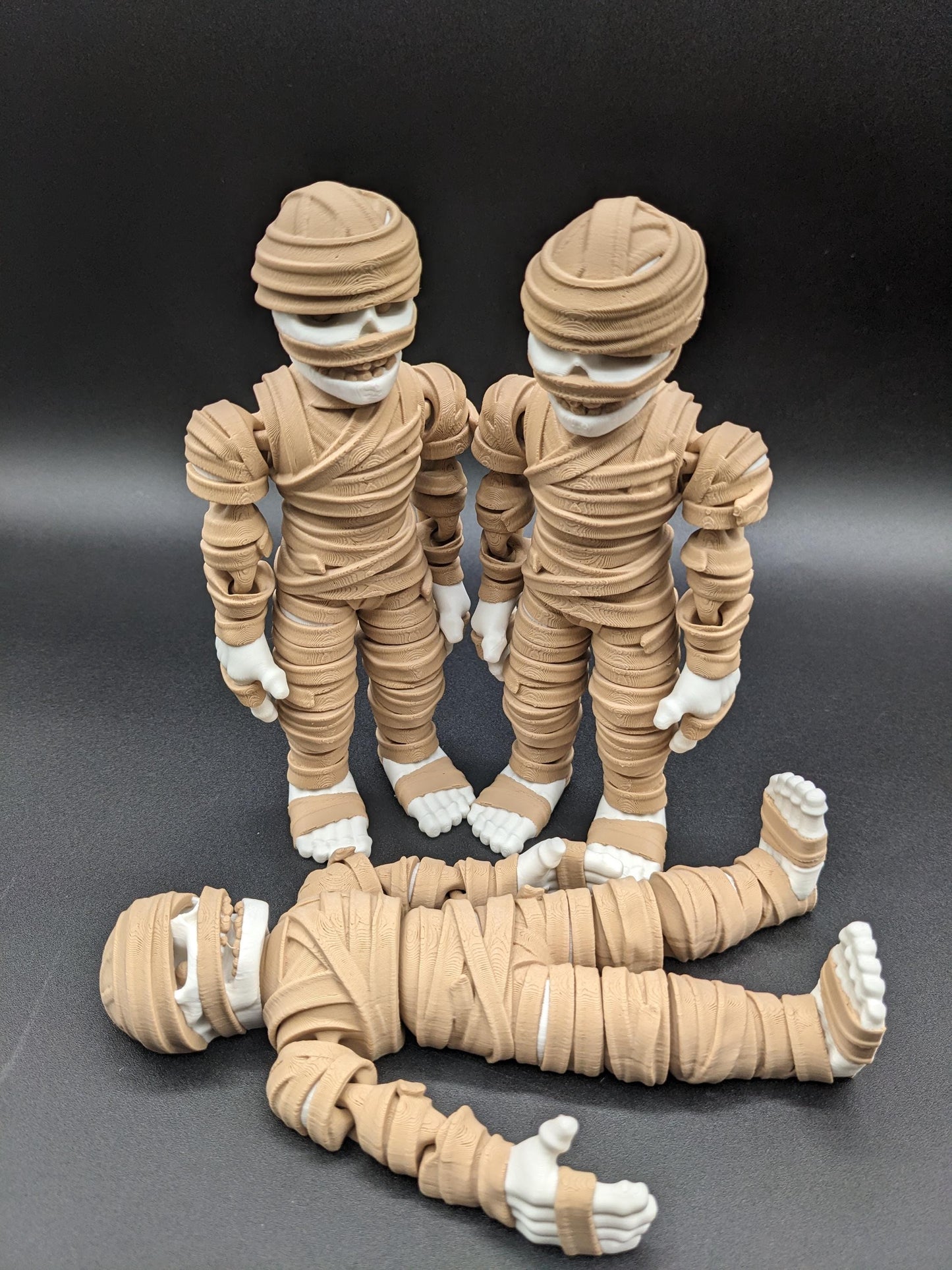 Introducing our Spooky Articulated Mummy Fidget Toy, a perfect blend of eerie charm and stress relief. Ideal for Halloween lovers and fidget enthusiasts, this mummy offers a unique way to relax and enjoy spooky vibes all year round.