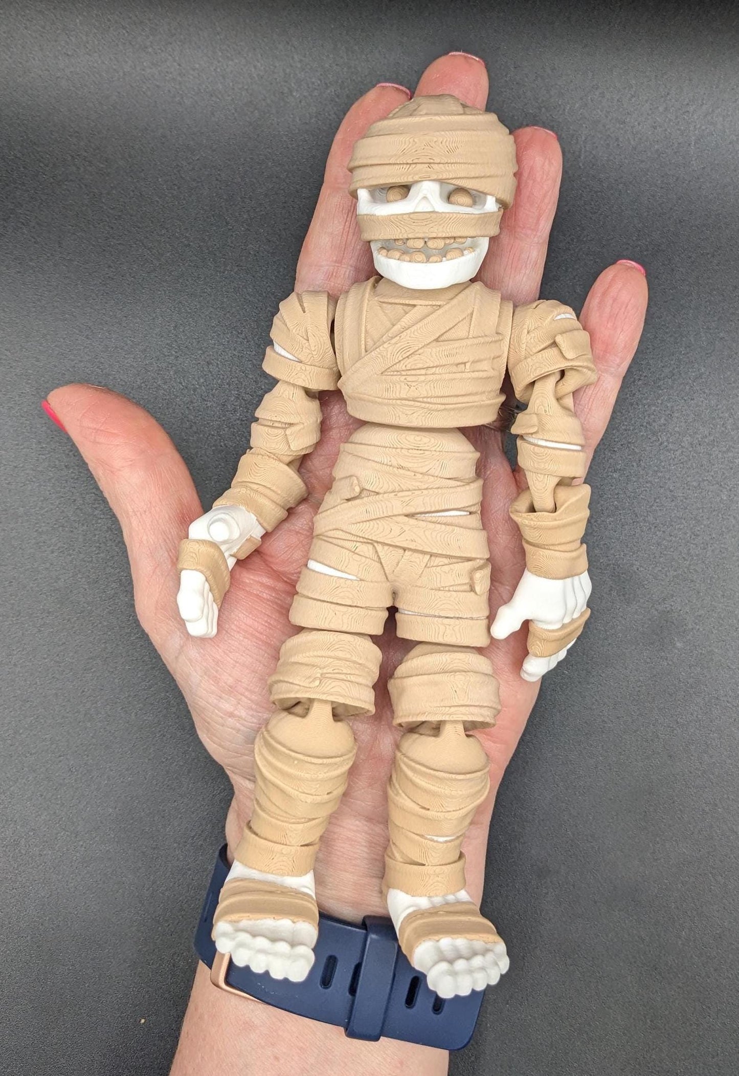 Introducing our Spooky Articulated Mummy Fidget Toy, a perfect blend of eerie charm and stress relief. Ideal for Halloween lovers and fidget enthusiasts, this mummy offers a unique way to relax and enjoy spooky vibes all year round.