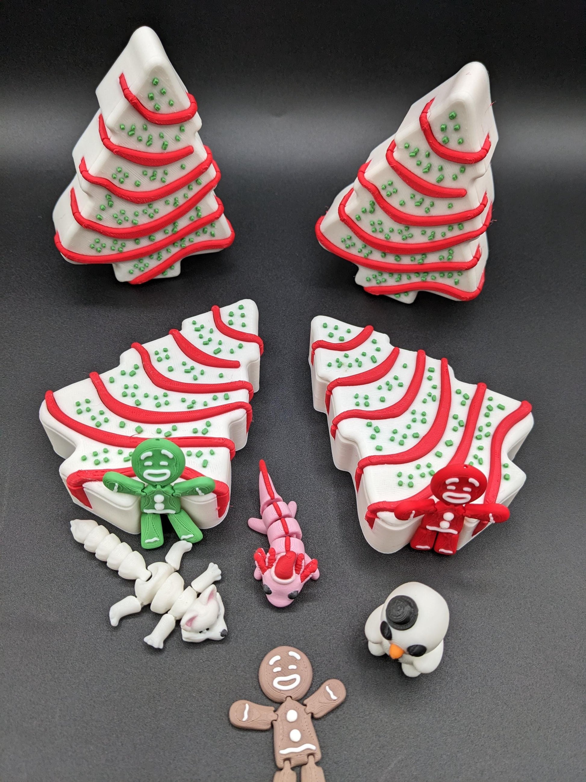 Add a delightful touch of holiday magic to your decor or gift-giving with our Yummy Christmas Tree Cake Container with 6 Mini Figures! This cute container is designed to look like a festive Christmas tree cake with 6 adorable mini figures!