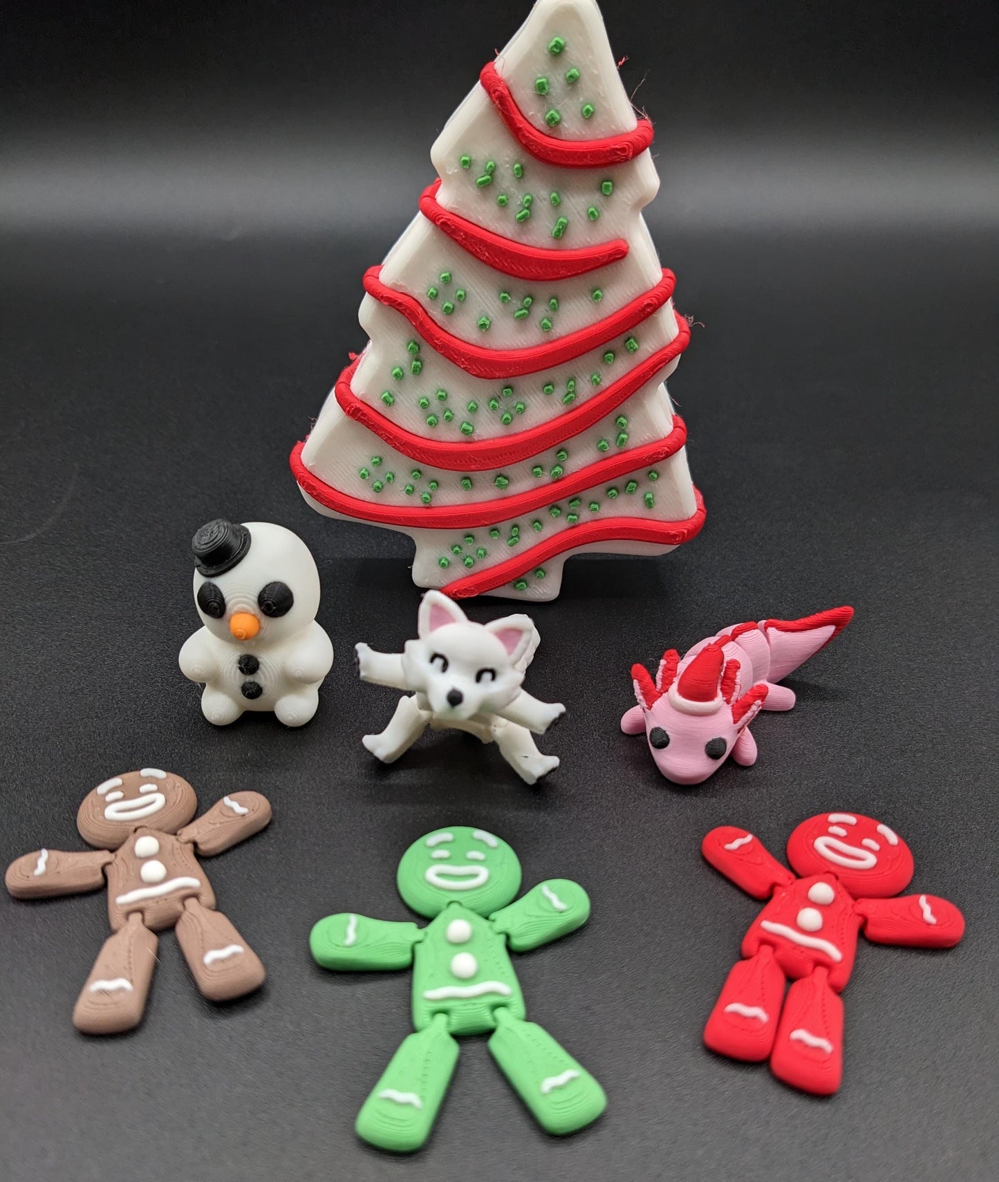 Add a delightful touch of holiday magic to your decor or gift-giving with our Yummy Christmas Tree Cake Container with 6 Mini Figures! This cute container is designed to look like a festive Christmas tree cake with 6 adorable mini figures!
