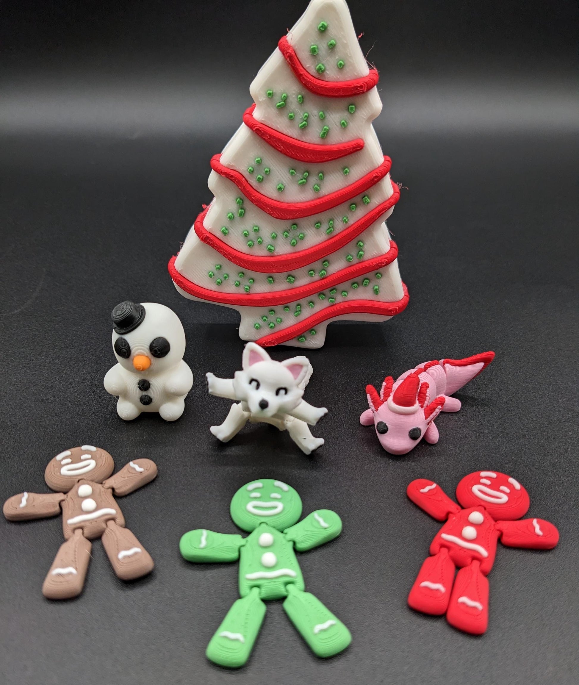 Add a delightful touch of holiday magic to your decor or gift-giving with our Yummy Christmas Tree Cake Container with 6 Mini Figures! This cute container is designed to look like a festive Christmas tree cake with 6 adorable mini figures!