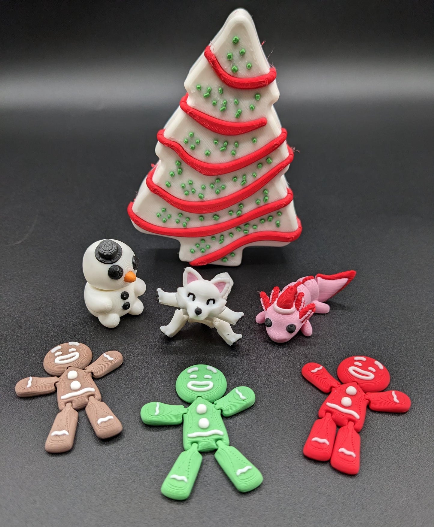 Add a delightful touch of holiday magic to your decor or gift-giving with our Yummy Christmas Tree Cake Container with 6 Mini Figures! This cute container is designed to look like a festive Christmas tree cake with 6 adorable mini figures!