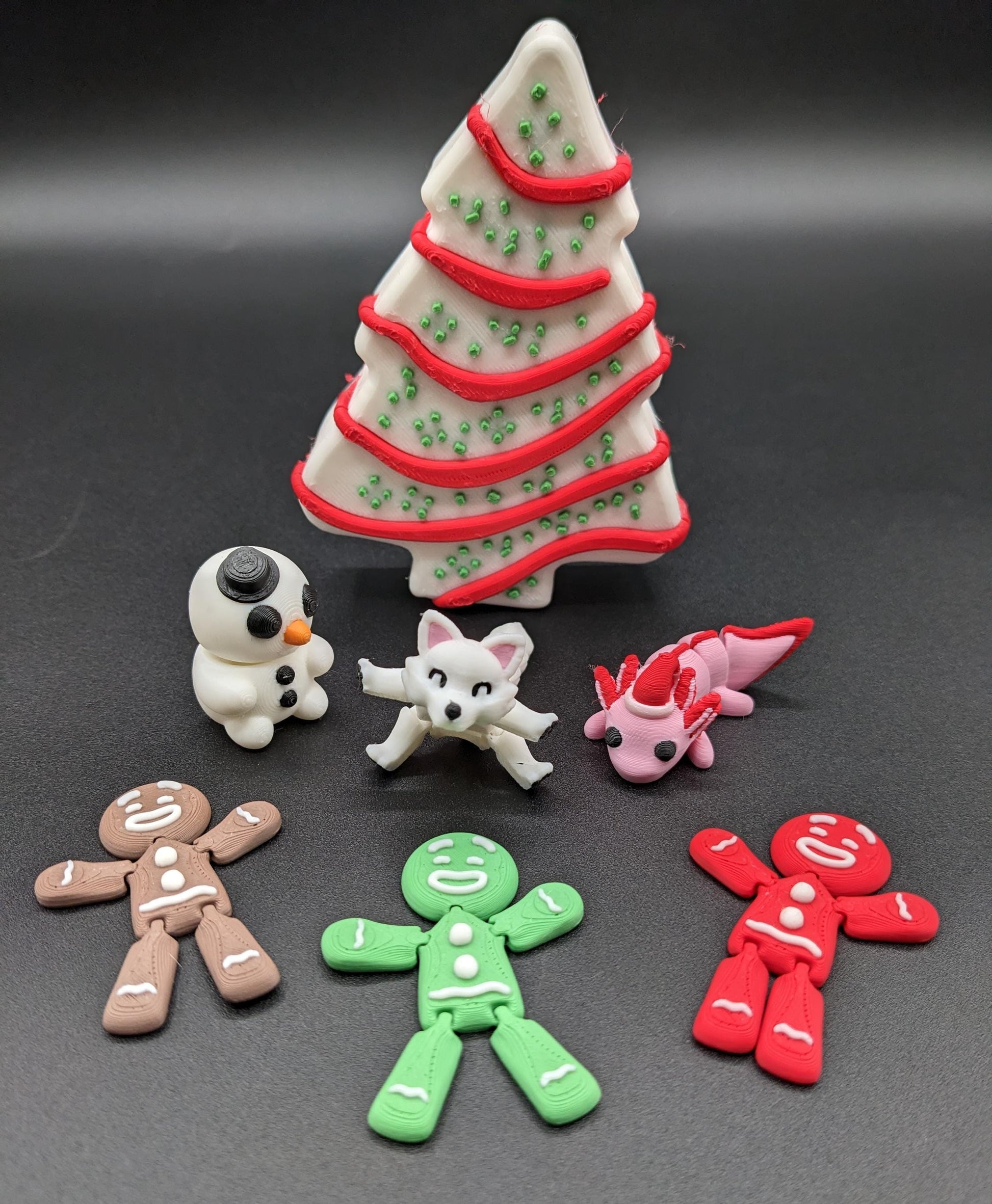 Add a delightful touch of holiday magic to your decor or gift-giving with our Yummy Christmas Tree Cake Container with 6 Mini Figures! This cute container is designed to look like a festive Christmas tree cake with 6 adorable mini figures!