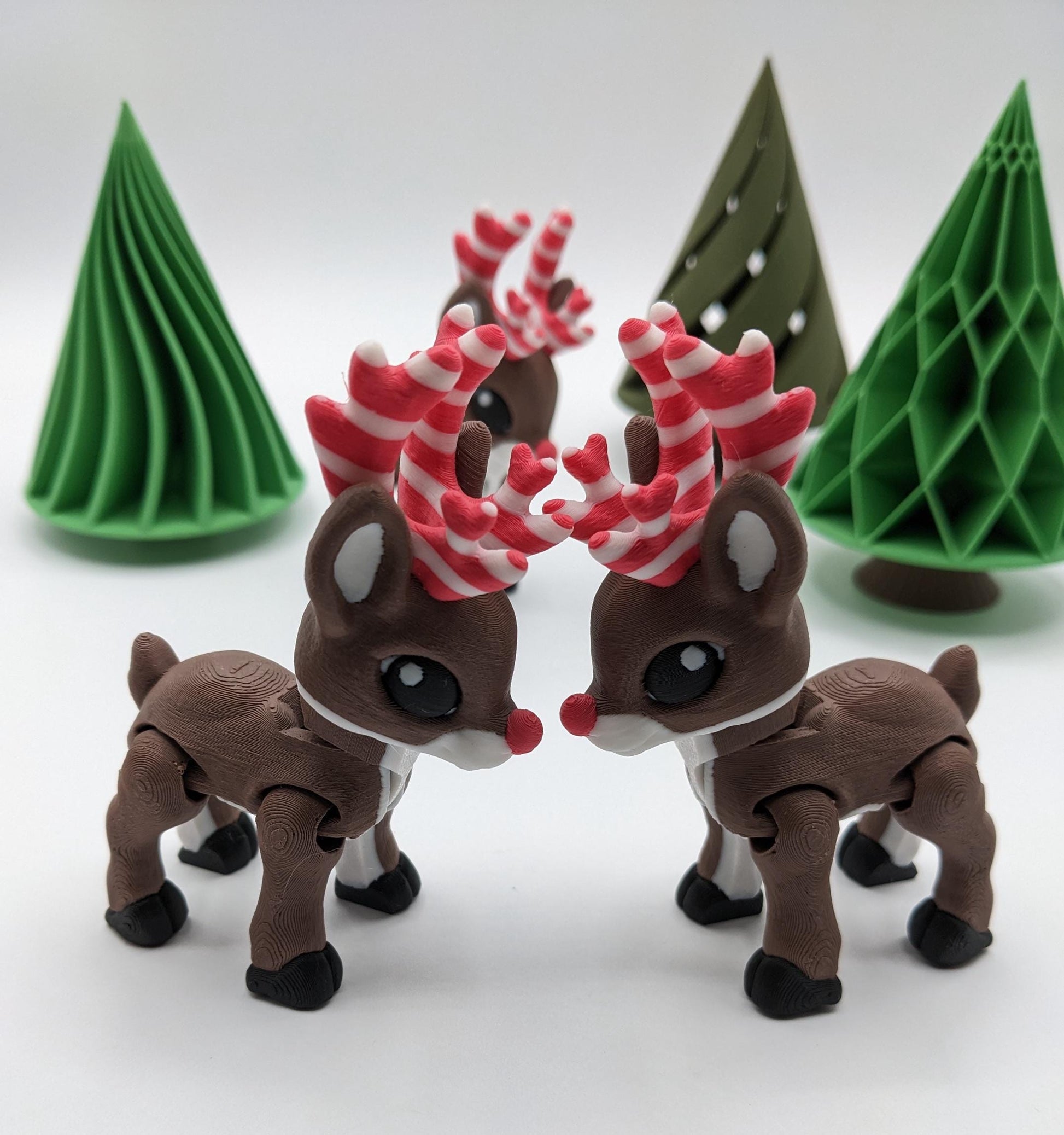 Our baby reindeer, inspired by holiday candy canes, is the perfect blend of fun & festive  creativity. Fully articulated & poseable body, this fidget toy is ideal for stress relief, creative play, or adding a whimsical touch to your Christmas decor.