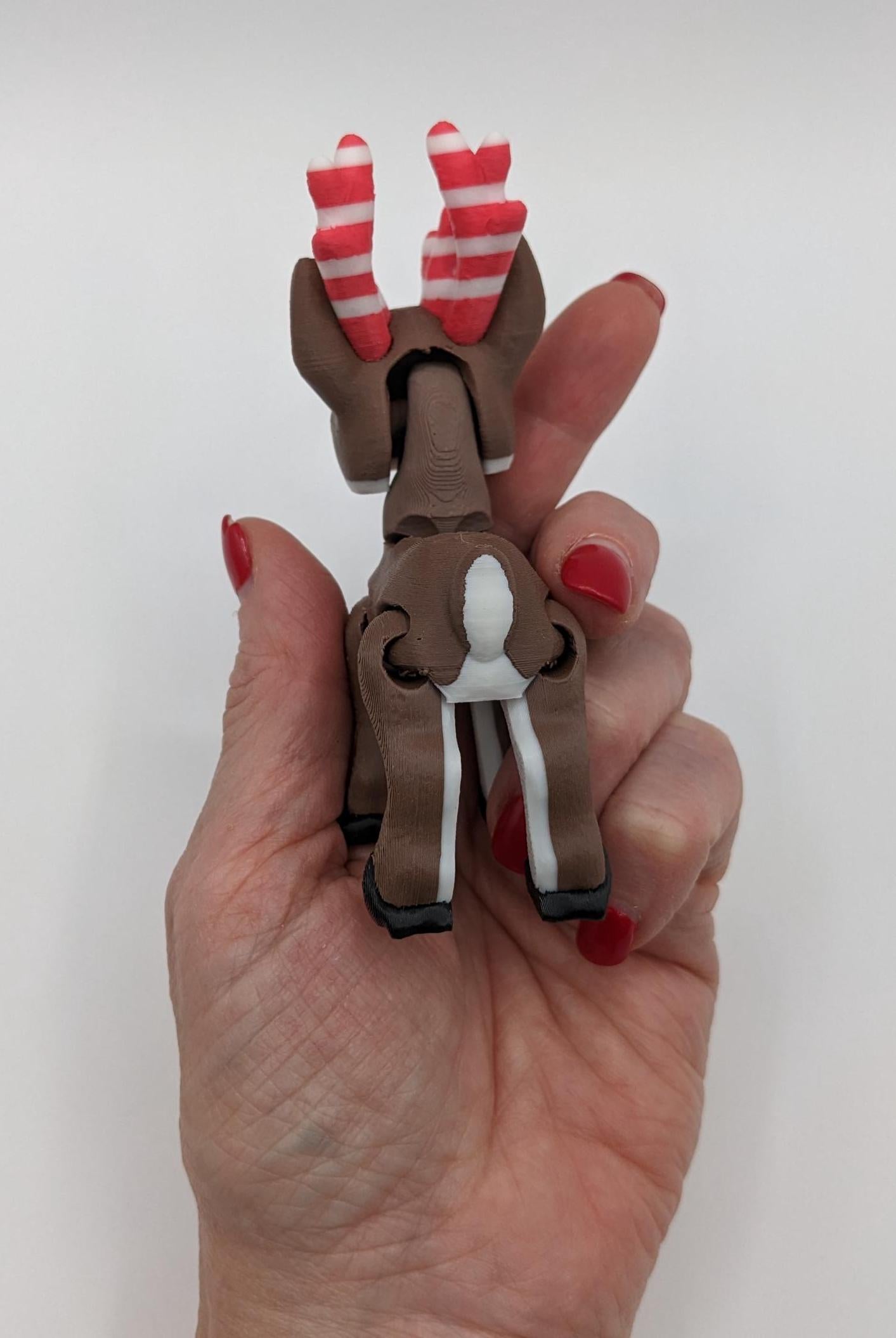 Our baby reindeer, inspired by holiday candy canes, is the perfect blend of fun & festive  creativity. Fully articulated & poseable body, this fidget toy is ideal for stress relief, creative play, or adding a whimsical touch to your Christmas decor.