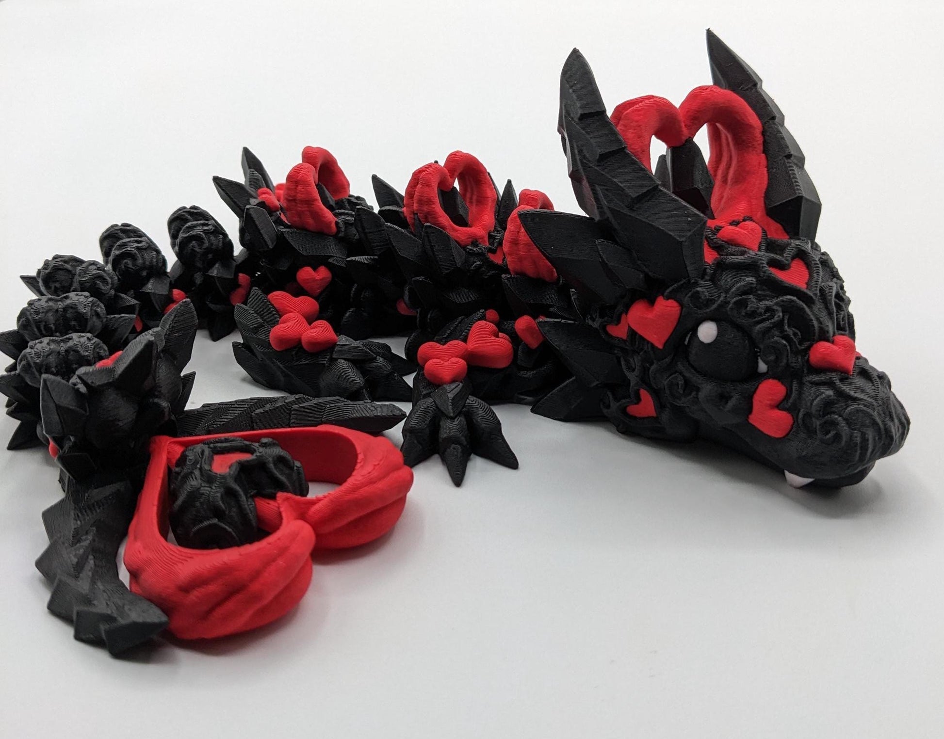 Meet the Elegant Articulated Baby Dark Heart Dragon, a stunning blend of mystery, grace, and intricate design. This captivating 3D-printed dragon is perfect for dragon enthusiasts, collectors, or anyone who loves unique and magical creations.