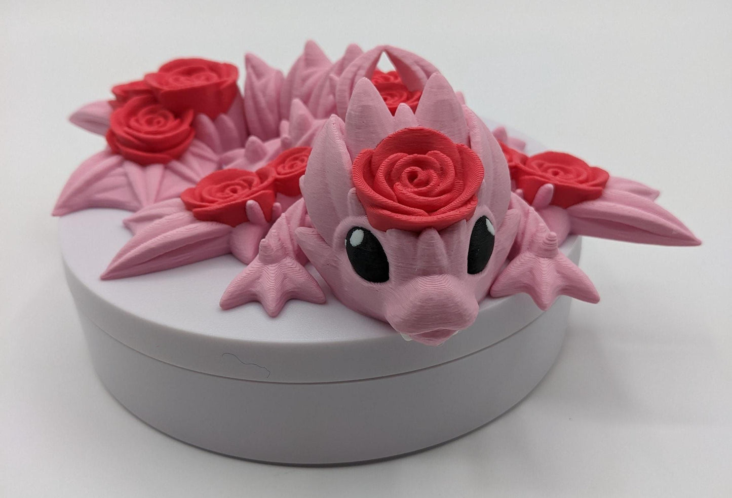 Add a touch of magic and charm to your day with the Adorable Articulated Baby Rose Dragon Fidget Toy! This enchanting 3D-printed dragon is inspired by the beauty of roses and the whimsical allure of baby dragons. The perfect Valentine's gift.