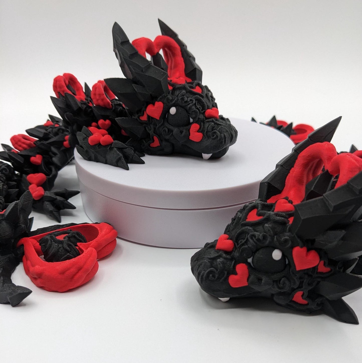 Meet the Elegant Articulated Baby Dark Heart Dragon, a stunning blend of mystery, grace, and intricate design. This captivating 3D-printed dragon is perfect for dragon enthusiasts, collectors, or anyone who loves unique and magical creations.