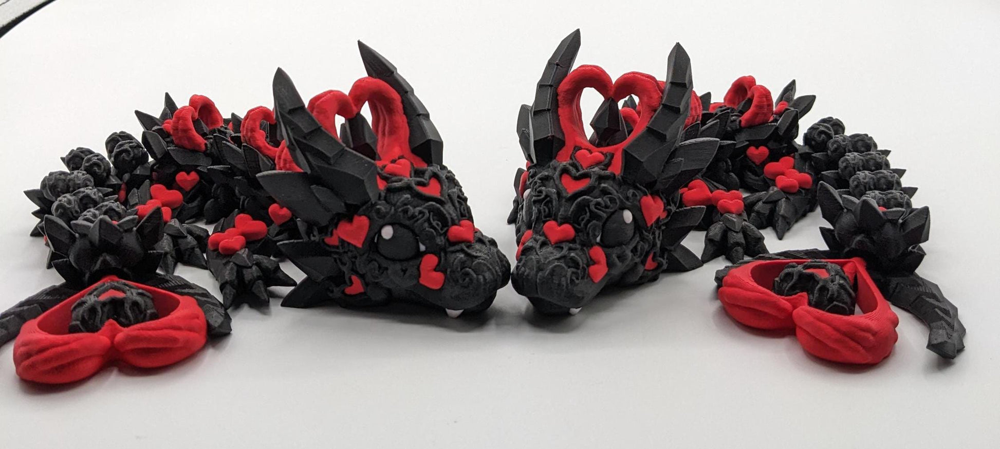 Meet the Elegant Articulated Baby Dark Heart Dragon, a stunning blend of mystery, grace, and intricate design. This captivating 3D-printed dragon is perfect for dragon enthusiasts, collectors, or anyone who loves unique and magical creations.