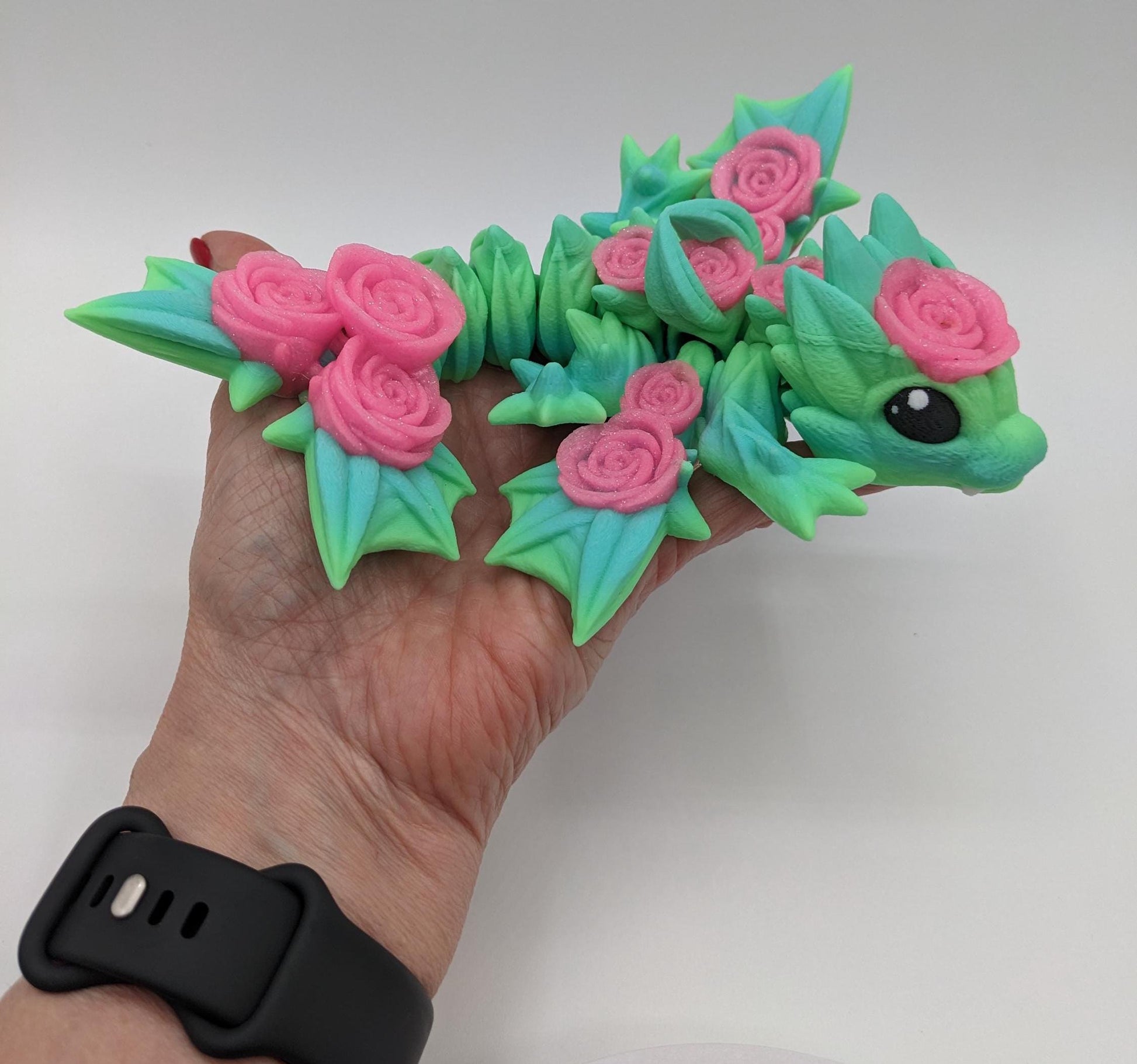 Add a touch of magic and charm to your day with the Adorable Articulated Baby Rose Dragon Fidget Toy! This enchanting 3D-printed dragon is inspired by the beauty of roses and the whimsical allure of baby dragons. The perfect Valentine's gift.