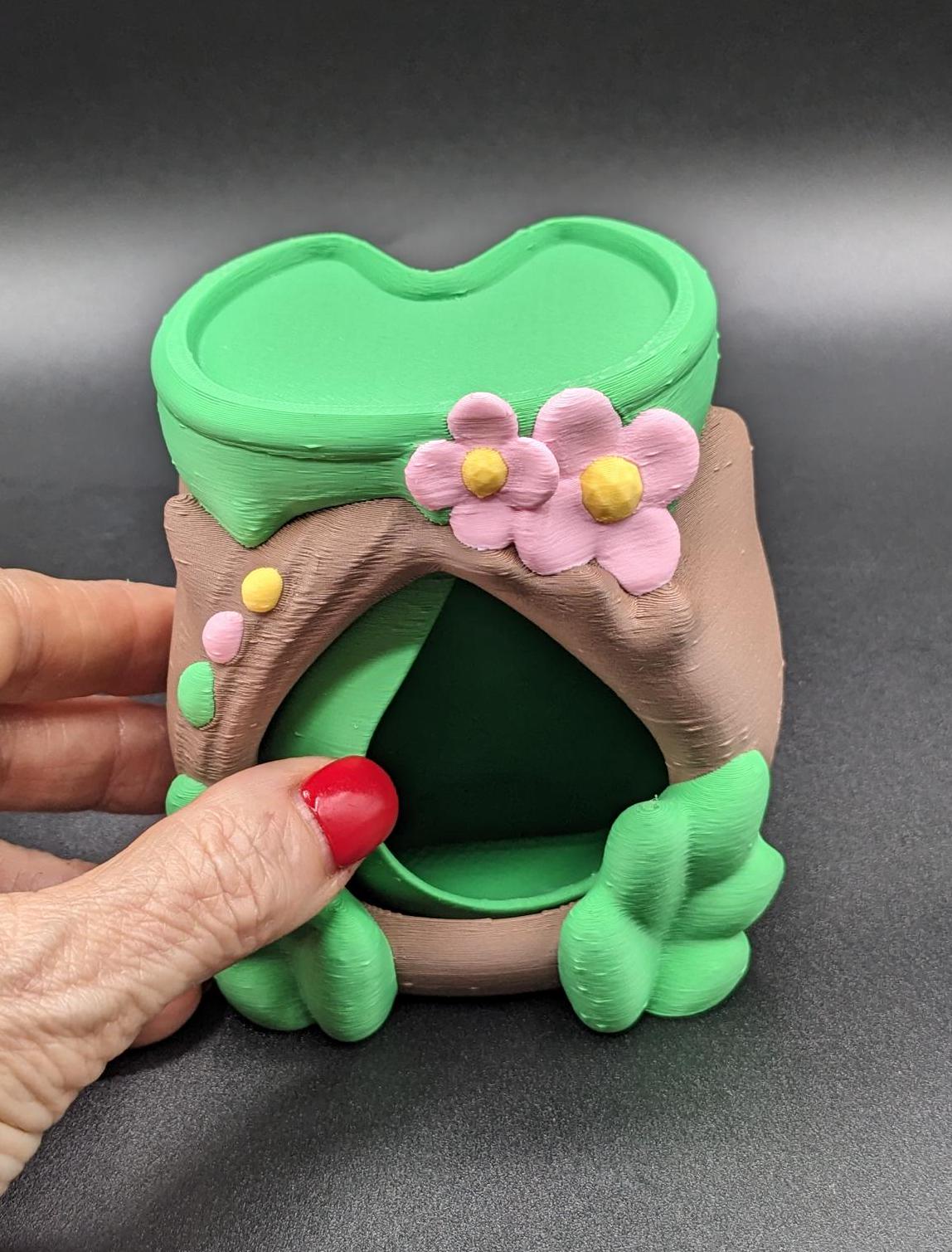 Give your little 3D fidget friend the perfect home with the Cozy Frog Hut! This adorable 3D-printed hideaway is designed to provide your 3D printed frogs, toads, spiders, and other small desk buddies with a cozy and whimsical space to relax.