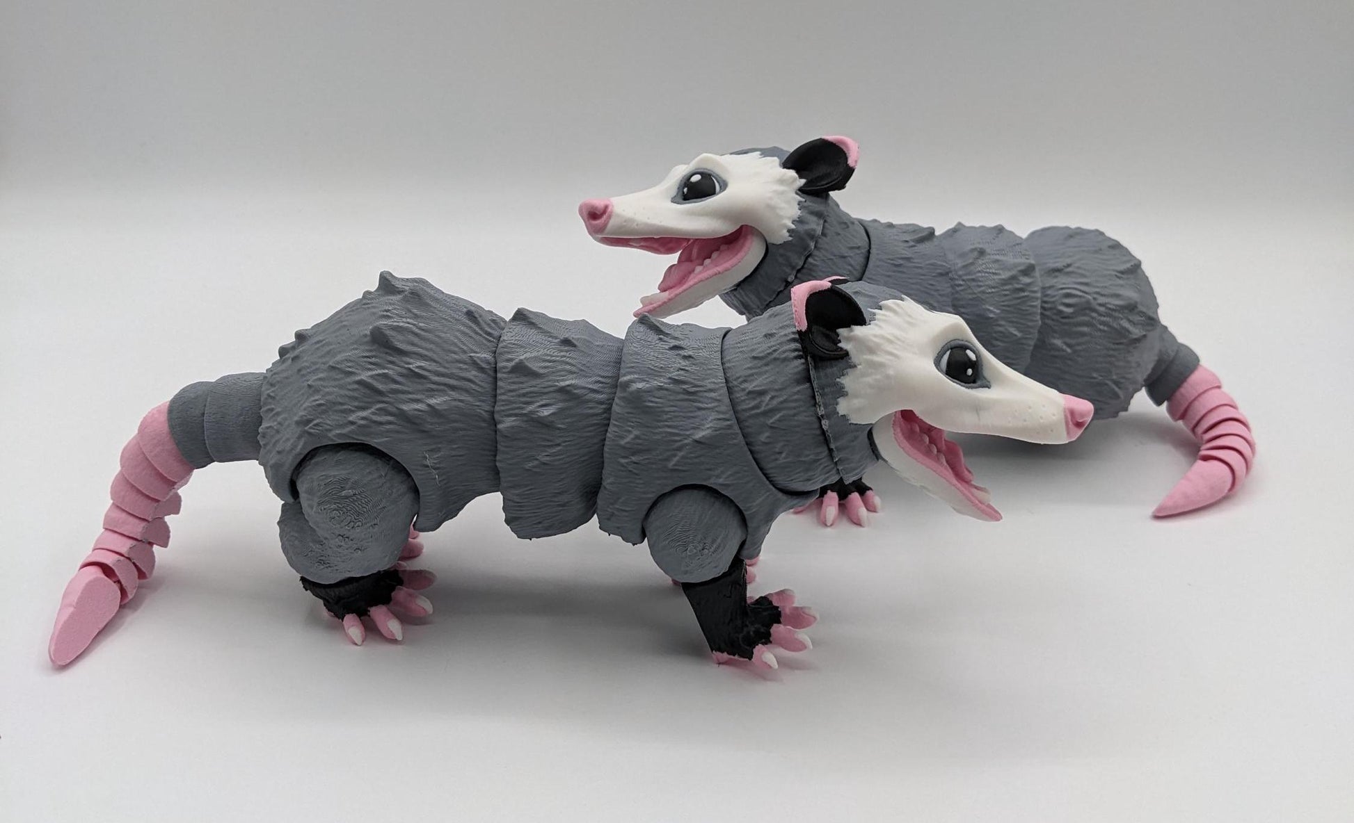 Bring a little mischief and charm to your life with the Articulated Opossum Toy Fidget! This adorable 3D-printed creation is perfect for opossum lovers, fidget toy enthusiasts, or anyone looking for a unique and playful stress reliever.