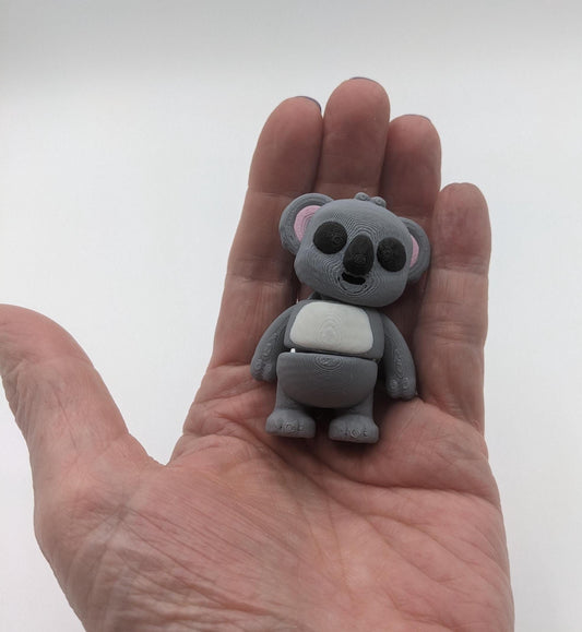 Bring cuteness and relaxation to your day with the Adorable Tiny Articulated Koala Fidget Toy! This charming 3D-printed koala is designed with  articulated joints, making it perfect for fidgeting, creative play, or as a fun pocket sized friend!