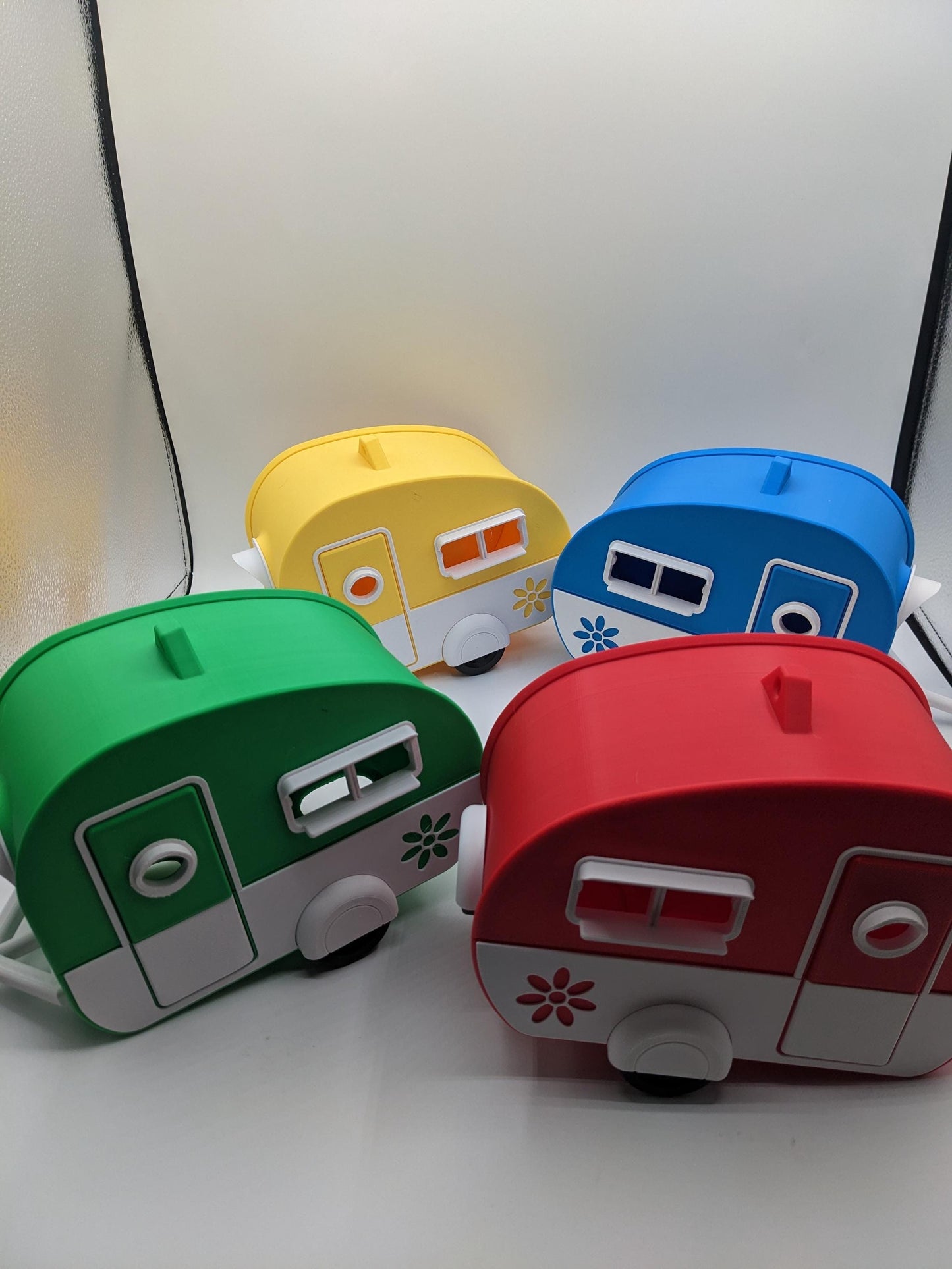 Turn your backyard into a bird lover’s paradise with the Retro RV Caravan Birdhouse! This charming and unique 3D-printed birdhouse is designed to look like a retro camper, bringing a touch of nostalgia and whimsy to your outdoor space. Perfect for bird enthusiasts, RV lovers, or anyone who adores fun and creative decor, this birdhouse is both functional and stylish.