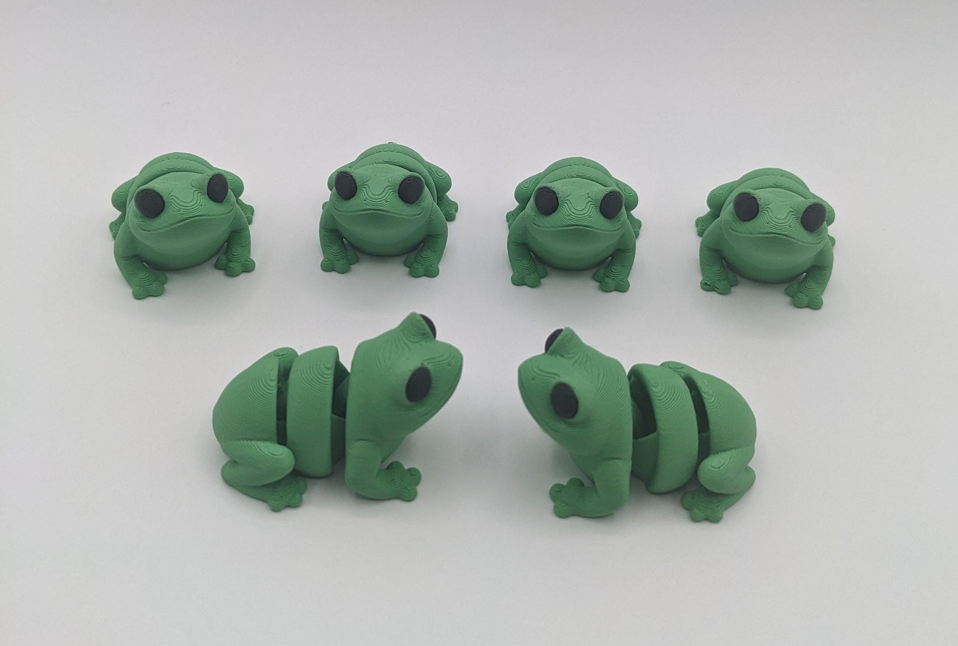 Meet our adorable 3D printed  Tiny Sensory Articulated Fidget Frog– your pocket-sized companion for stress relief and endless fun! Crafted with precision, this tiny articulated frog is more than just a toy; it's a delightful escape from the daily hustle. Feel the smooth texture and enjoy the satisfying tactile experience whenever you need a moment of calm.