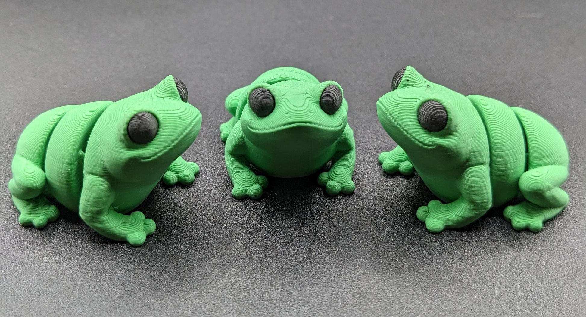 Meet our adorable 3D printed  Tiny Sensory Articulated Fidget Frog– your pocket-sized companion for stress relief and endless fun! Crafted with precision, this tiny articulated frog is more than just a toy; it's a delightful escape from the daily hustle. Feel the smooth texture and enjoy the satisfying tactile experience whenever you need a moment of calm.