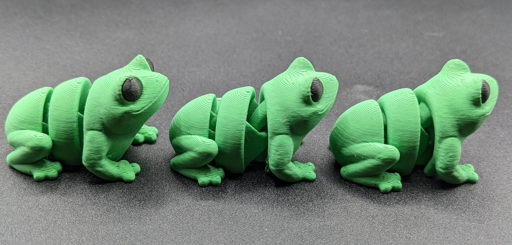 Meet our adorable 3D printed  Tiny Sensory Articulated Fidget Frog– your pocket-sized companion for stress relief and endless fun! Crafted with precision, this tiny articulated frog is more than just a toy; it's a delightful escape from the daily hustle. Feel the smooth texture and enjoy the satisfying tactile experience whenever you need a moment of calm.