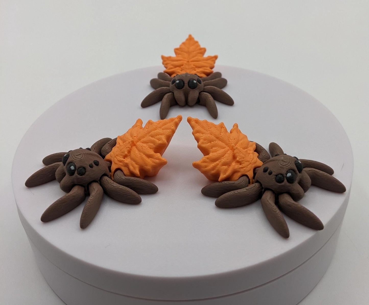 Articulated Autumn Leaf Tiny Spider