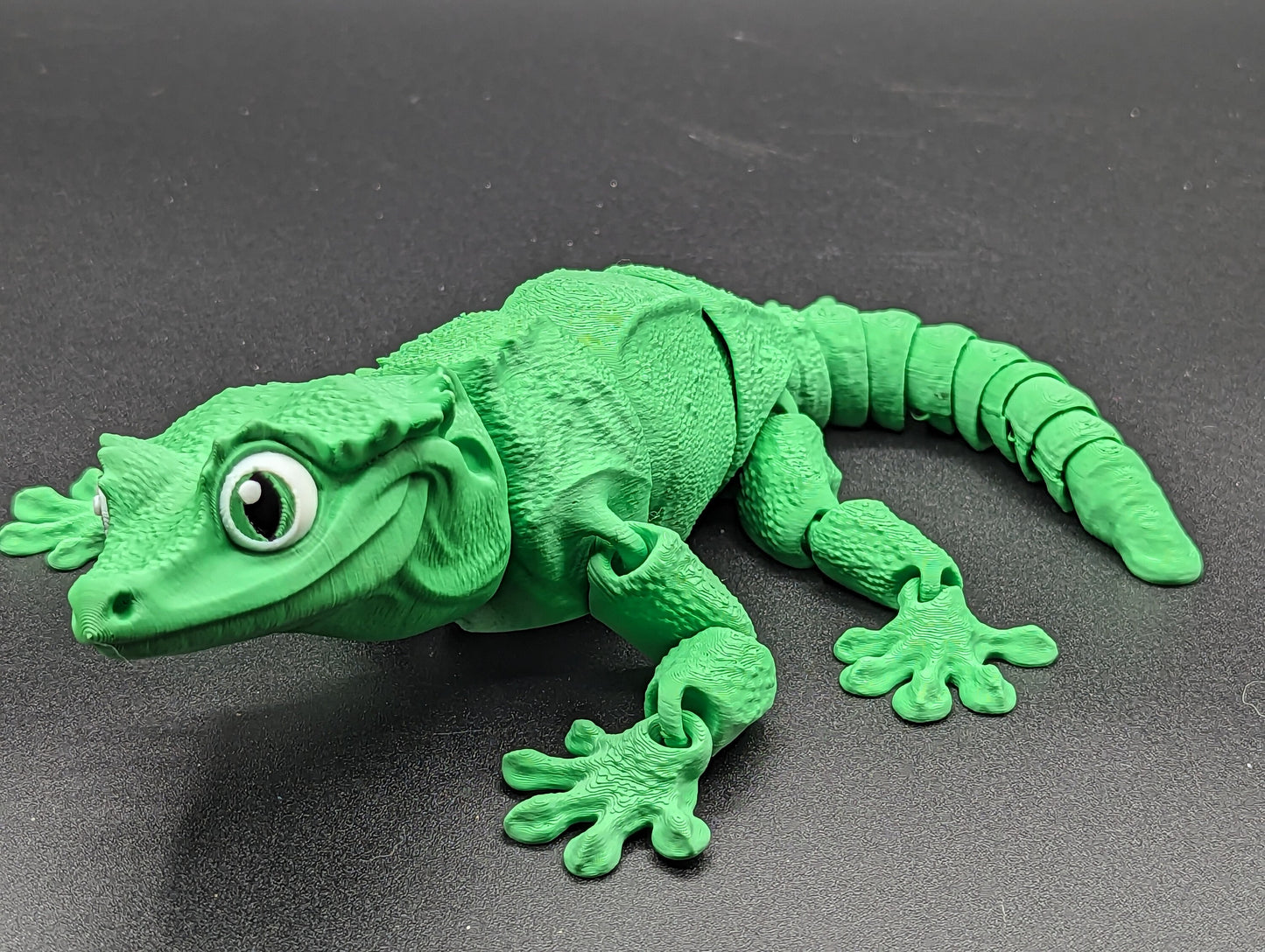 Gecko Articulated Crested Gecko Fidget Adorable Stress Relief Toy Desk Stress Toy Lizard Decoration.