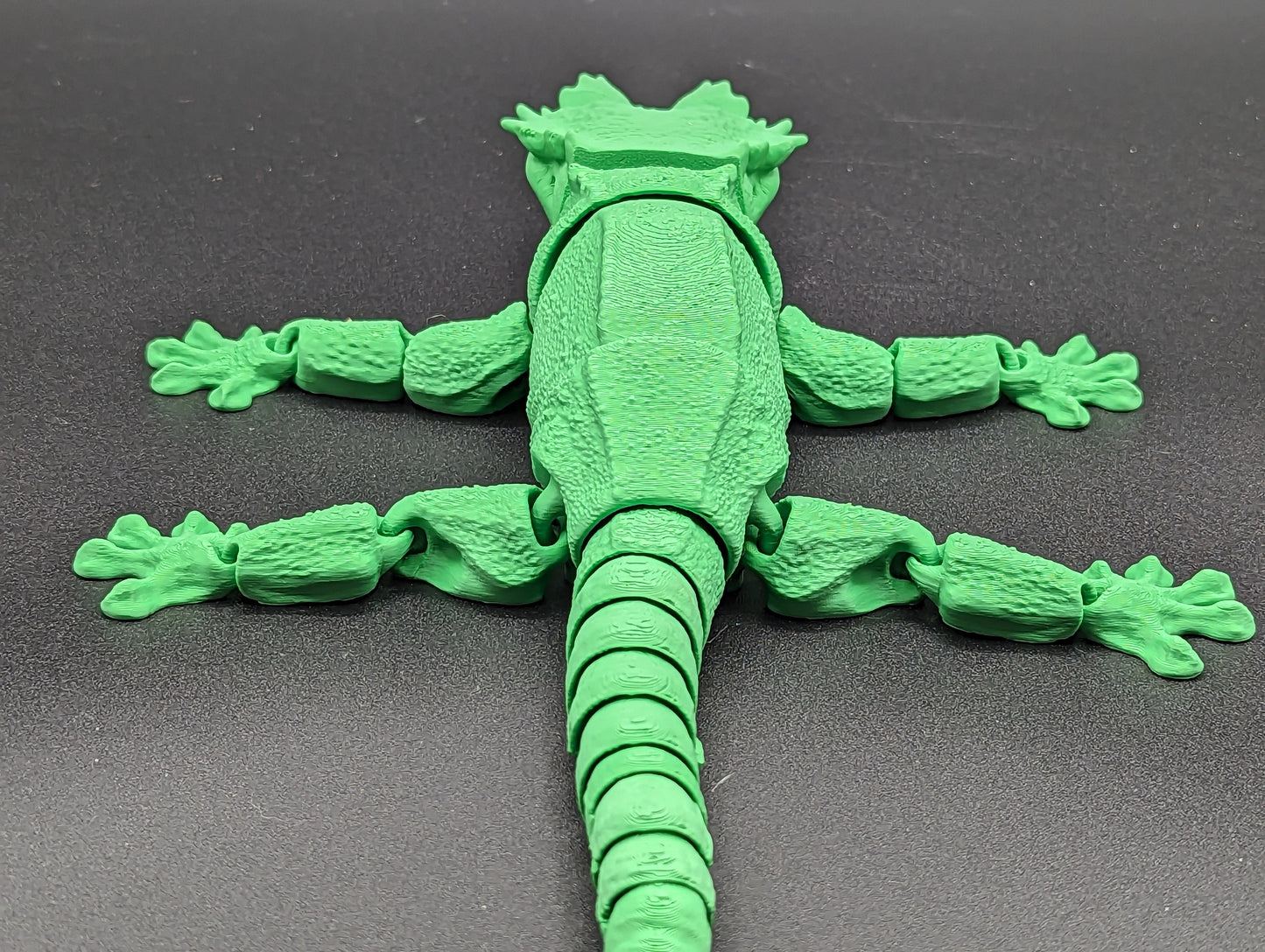 Gecko Articulated Crested Gecko Fidget Adorable Stress Relief Toy Desk Stress Toy Lizard Decoration.