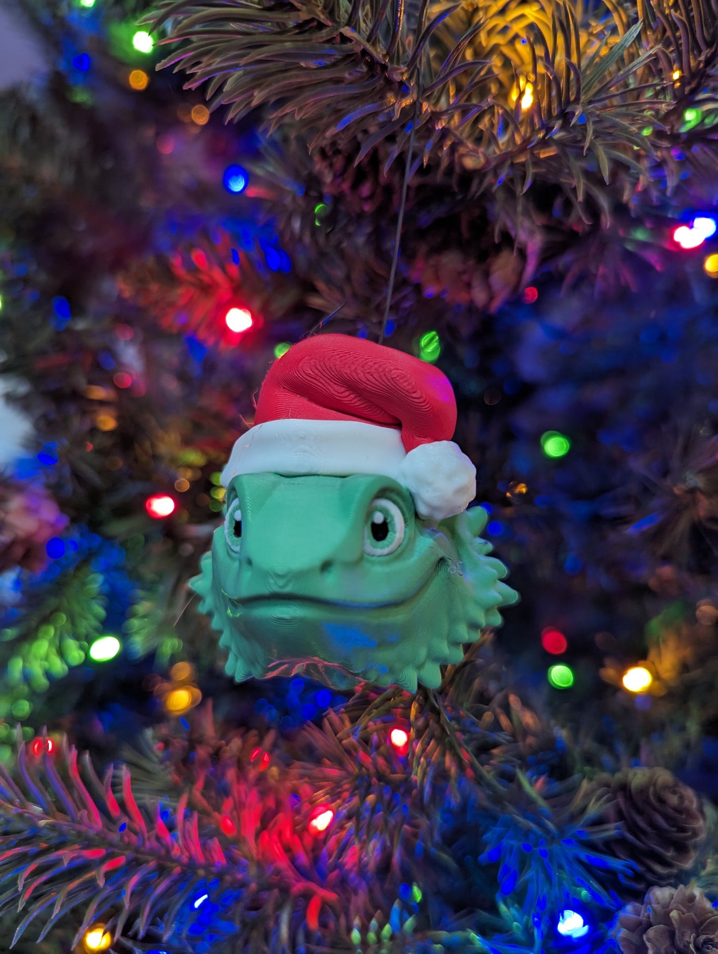 This charming ornament brings a touch of reptilian charm to your Christmas tree, making it a delightful and unique way to celebrate the season.