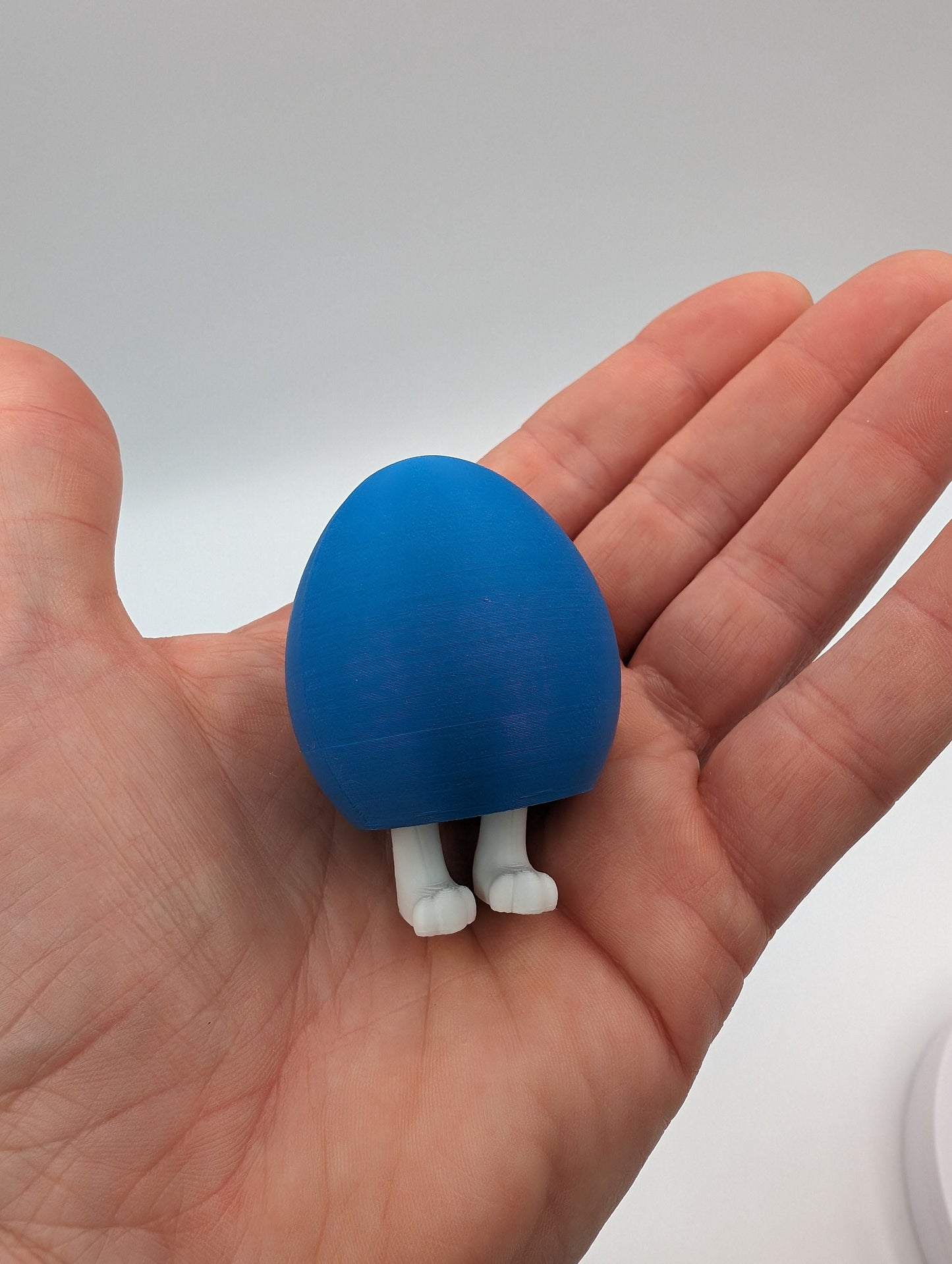 3D printed Easter eggs with collapsible legs