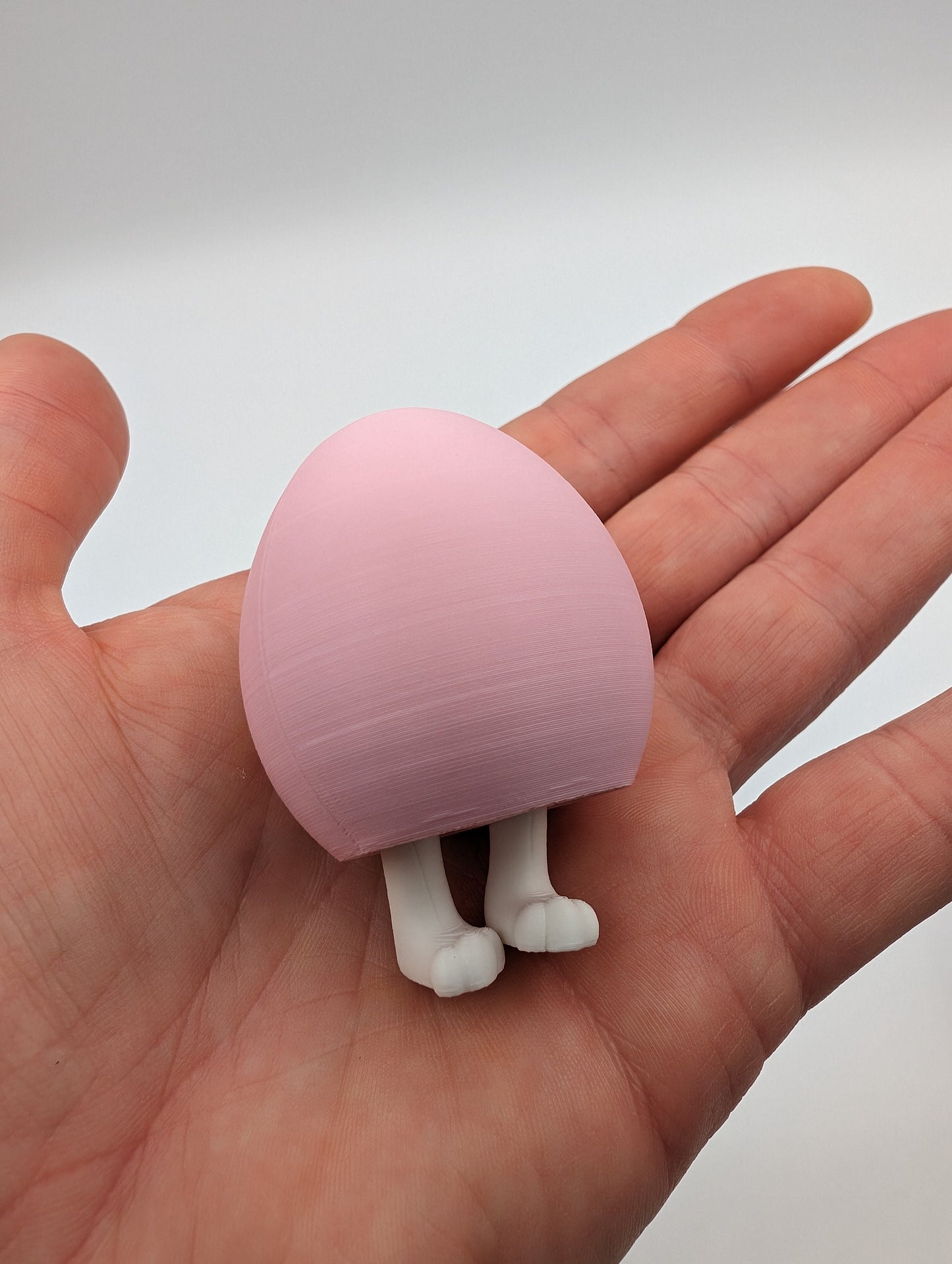 3D printed Easter eggs with collapsible legs