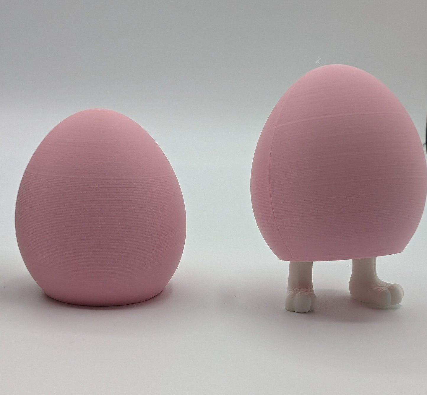 3D printed Easter eggs with collapsible legs