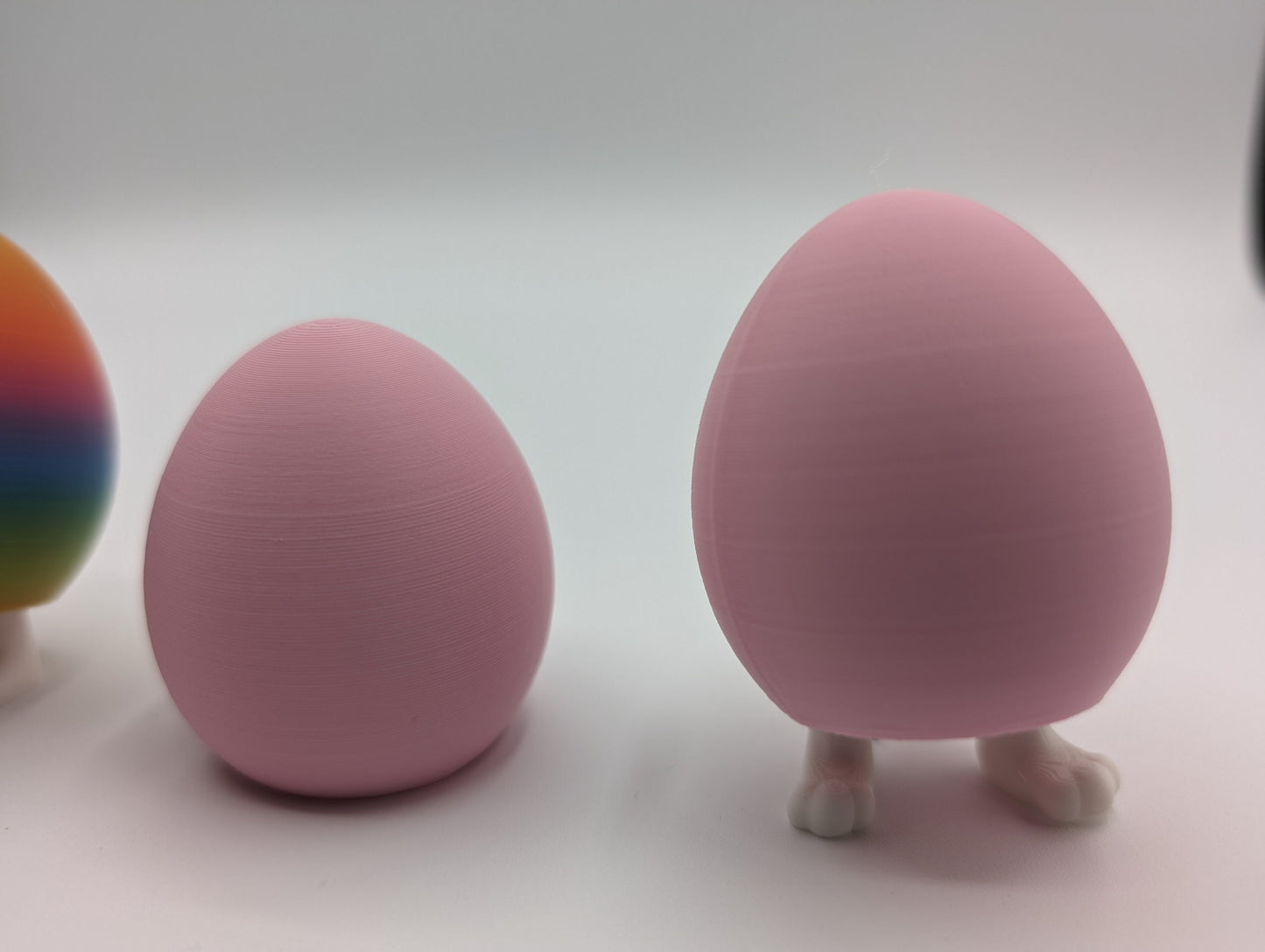 3D printed Easter eggs with collapsible legs