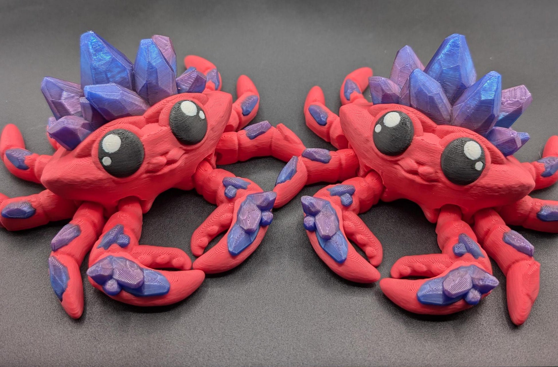 Introducing our Articulated Crystal Gemstone Crab Fidget Toy, a captivating blend of beauty and stress relief. Perfect for fidget enthusiasts and ocean lovers, this charming crab offers a unique way to unwind.