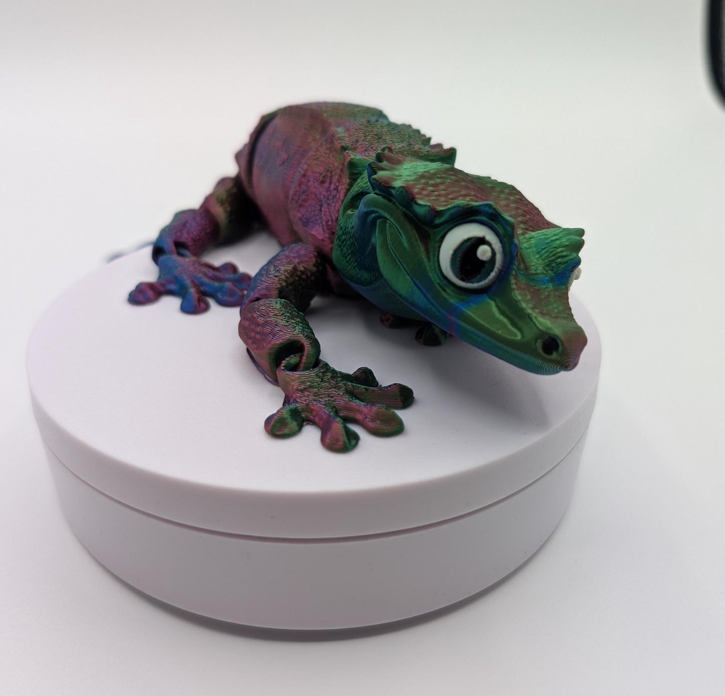 Gecko Articulated Crested Gecko Fidget Adorable Stress Relief Toy Desk Stress Toy Lizard Decoration.