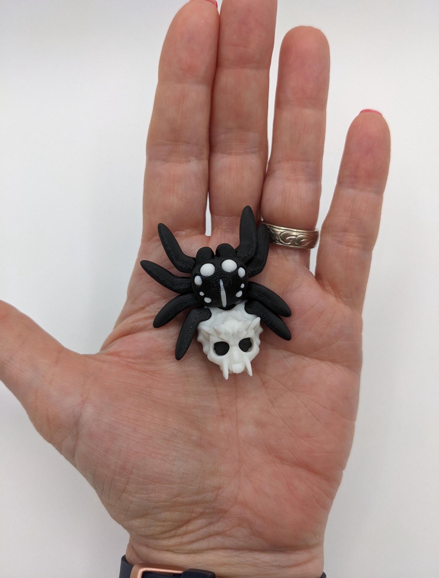 Introducing our Spooky Halloween Skull Spider Fidget Toy, a unique blend of eerie charm and stress relief. Perfect for Halloween enthusiasts and fidget fans, this spider toy offers a fun way to unwind and celebrate the season.