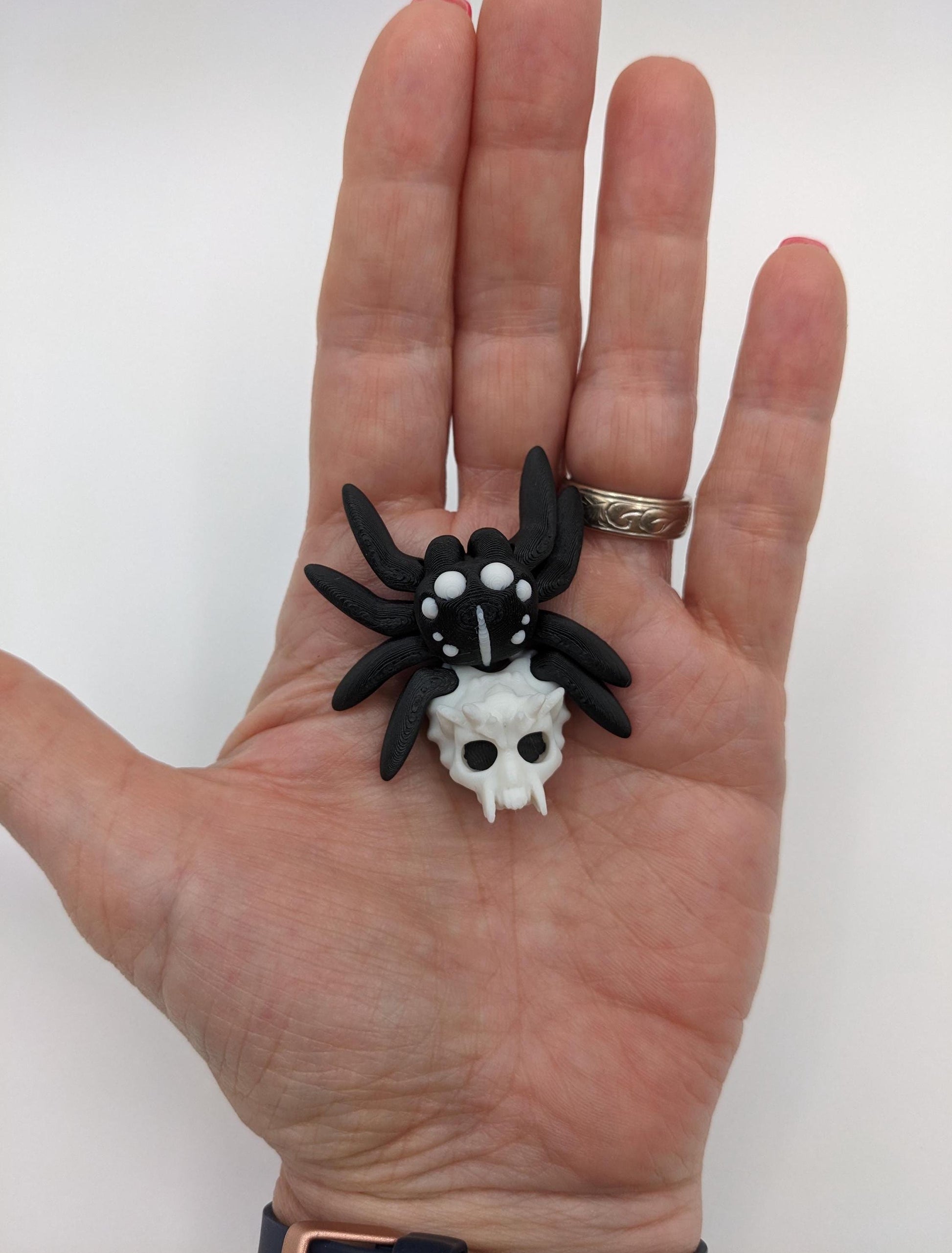 Introducing our Spooky Halloween Skull Spider Fidget Toy, a unique blend of eerie charm and stress relief. Perfect for Halloween enthusiasts and fidget fans, this spider toy offers a fun way to unwind and celebrate the season.