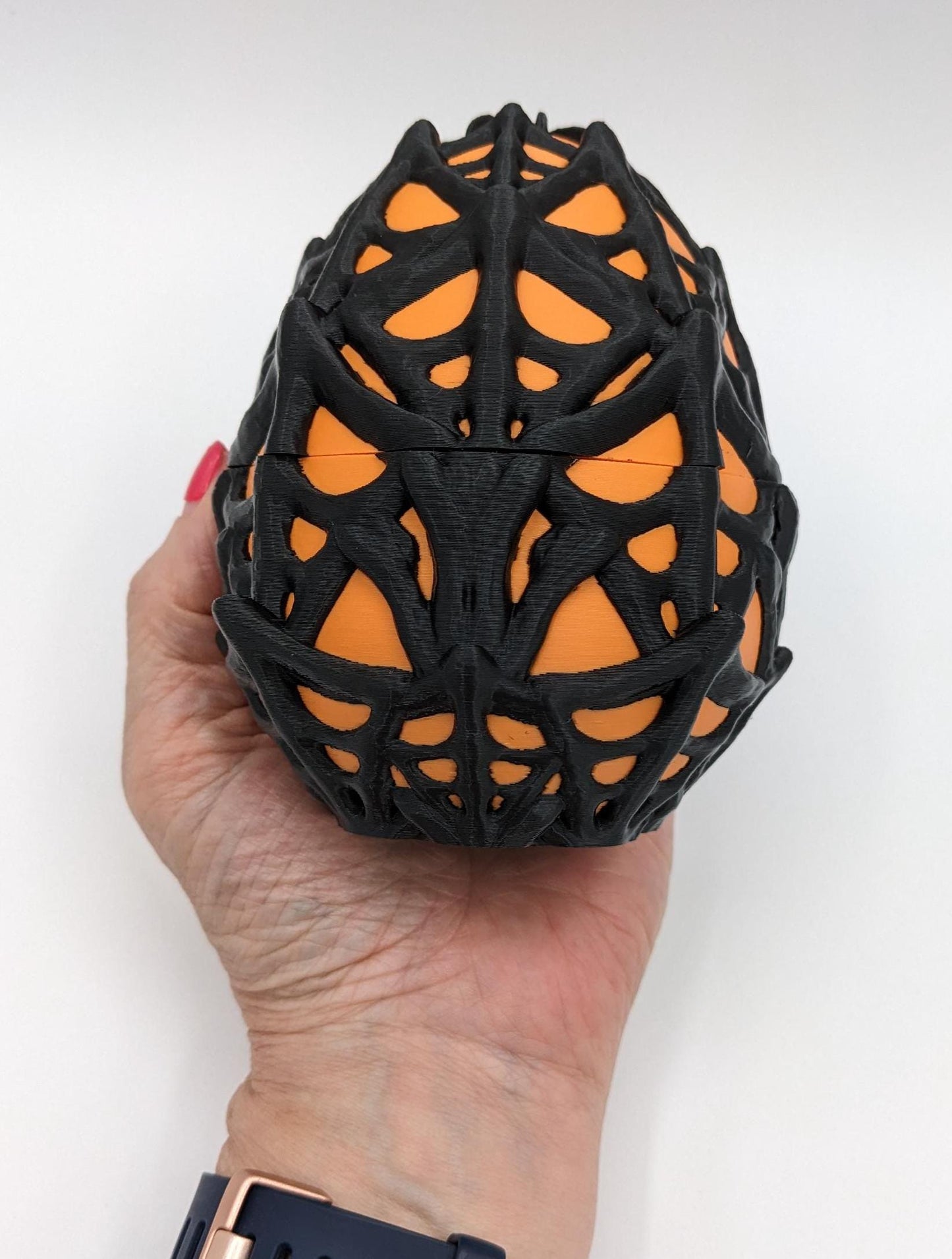 Our Spiderweb Egg with choice of spider captures the spooky fun of the season, a must-have for your festive collection. Perfect for adding a touch of mystery & fun to any room, this spiderweb egg combines intricate design with playful charm.