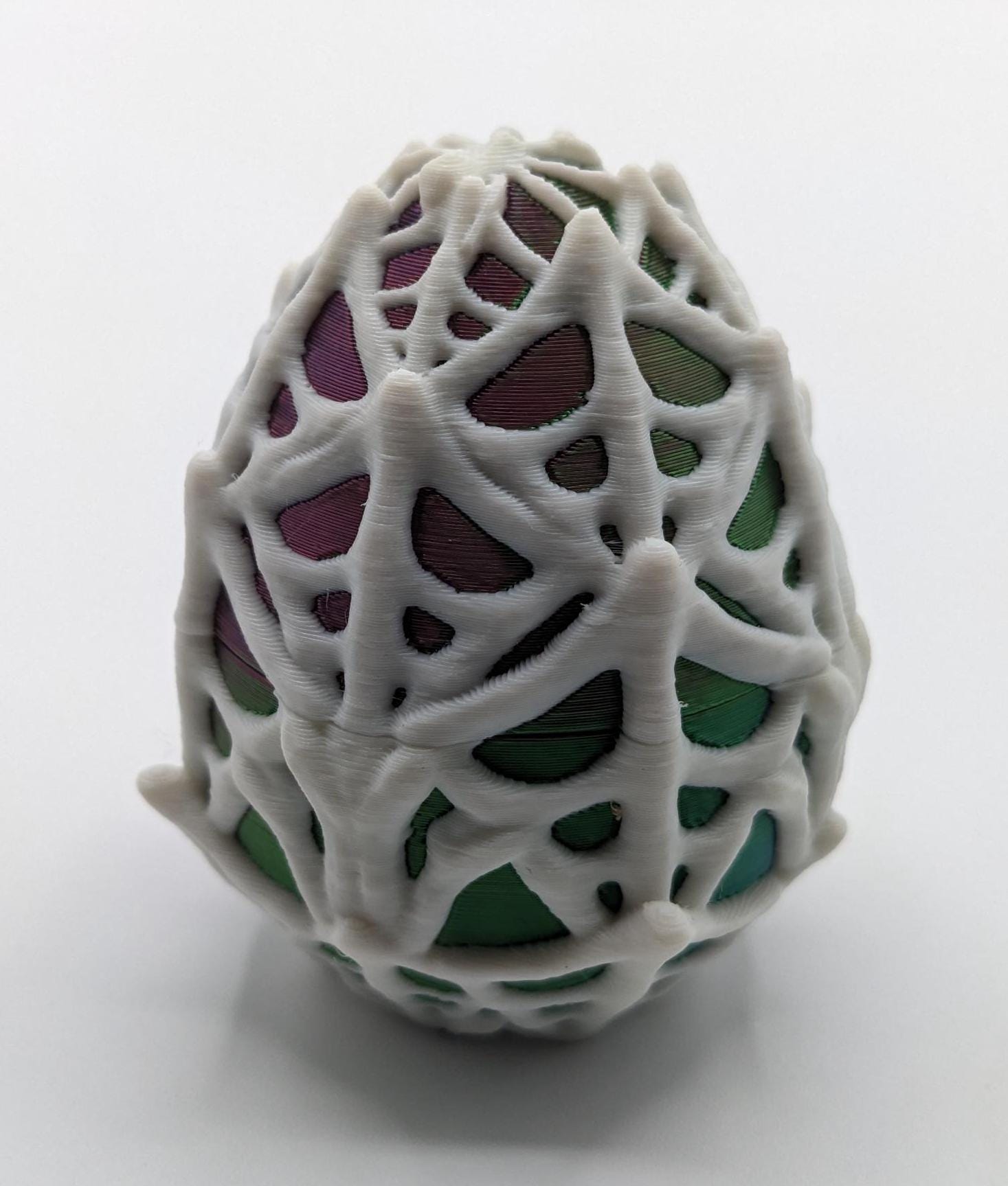 Our Spiderweb Egg with choice of spider captures the spooky fun of the season, a must-have for your festive collection. Perfect for adding a touch of mystery & fun to any room, this spiderweb egg combines intricate design with playful charm.