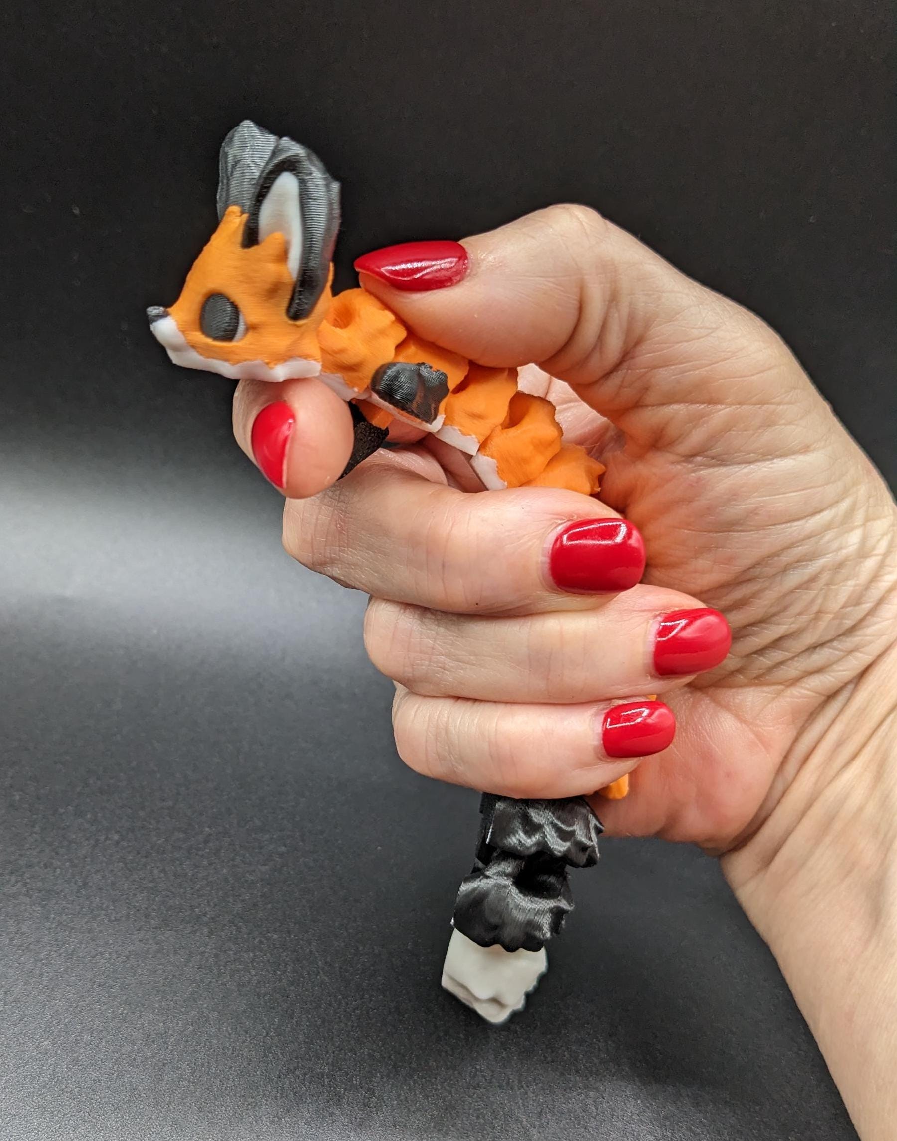 Our Articulated Yuna Fox is a playful & functional fidget toy perfect for reducing stress, fueling creativity, & adding charm to your day. Yuna Fox is the perfect desk or computer buddy ready to add sweetness to your day.