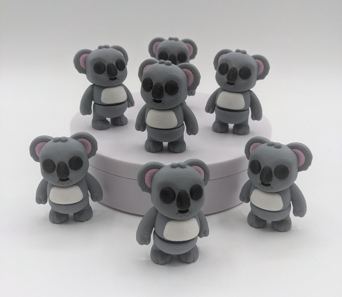 Bring cuteness and relaxation to your day with the Adorable Tiny Articulated Koala Fidget Toy! This charming 3D-printed koala is designed with  articulated joints, making it perfect for fidgeting, creative play, or as a fun pocket sized friend!
