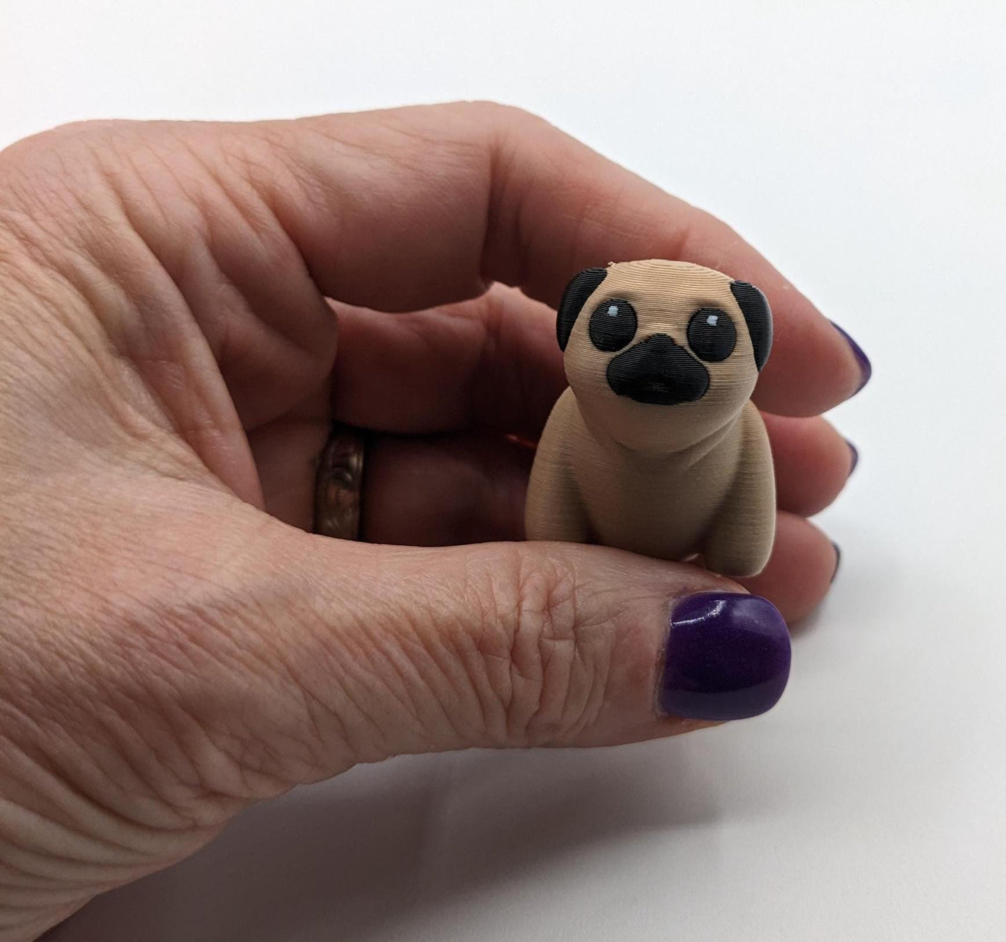 Say hello to the Adorable Articulated Pug Dog Fidget Toy, the perfect combination of cuteness and functionality! Whether you’re a pug lover, a fidget toy enthusiast, or looking for a unique gift, this playful pup is sure to bring joy to your day.