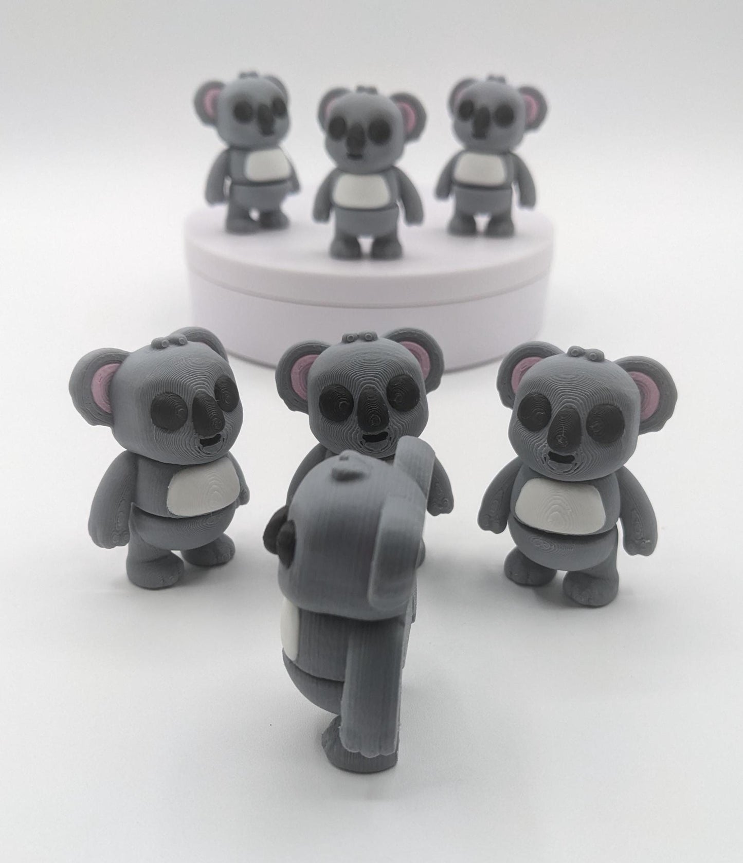 Bring cuteness and relaxation to your day with the Adorable Tiny Articulated Koala Fidget Toy! This charming 3D-printed koala is designed with  articulated joints, making it perfect for fidgeting, creative play, or as a fun pocket sized friend!