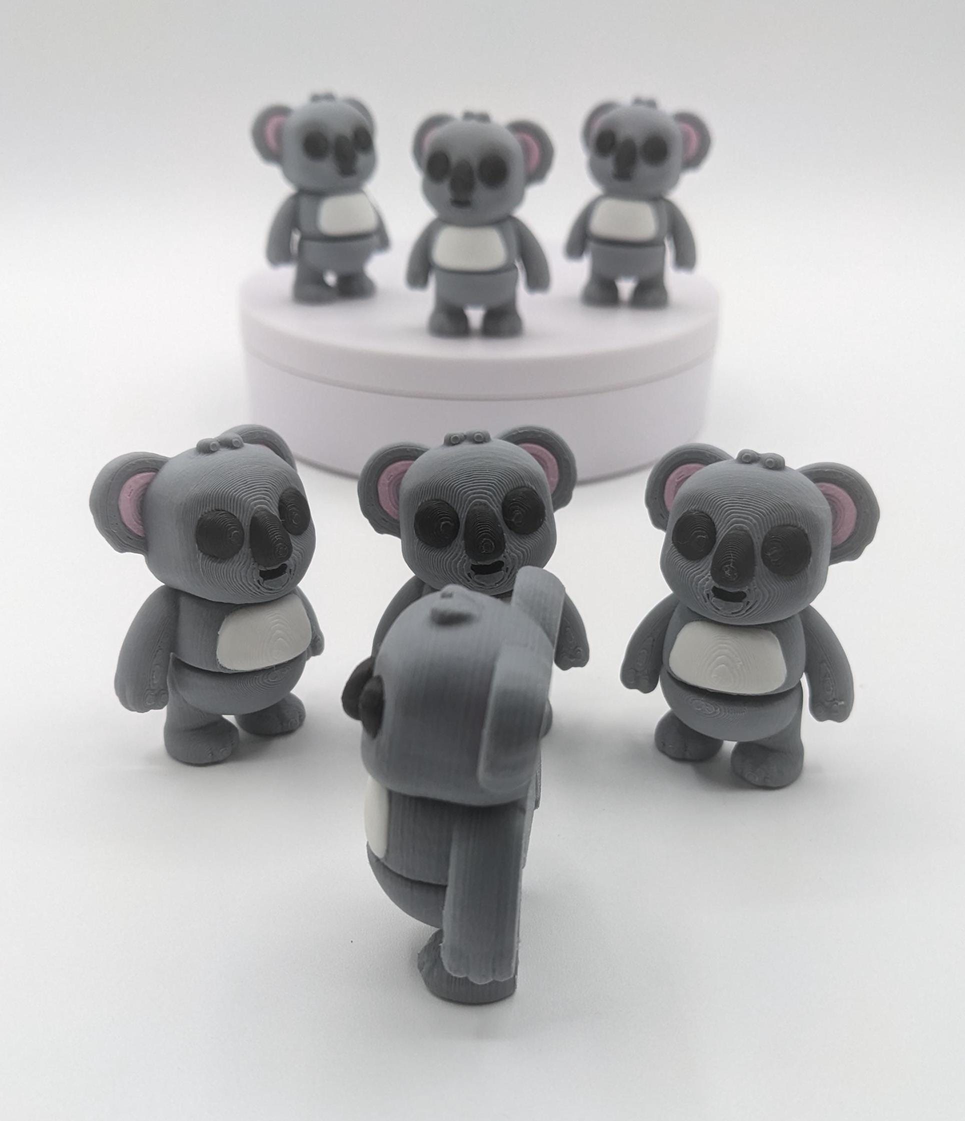 Bring cuteness and relaxation to your day with the Adorable Tiny Articulated Koala Fidget Toy! This charming 3D-printed koala is designed with  articulated joints, making it perfect for fidgeting, creative play, or as a fun pocket sized friend!