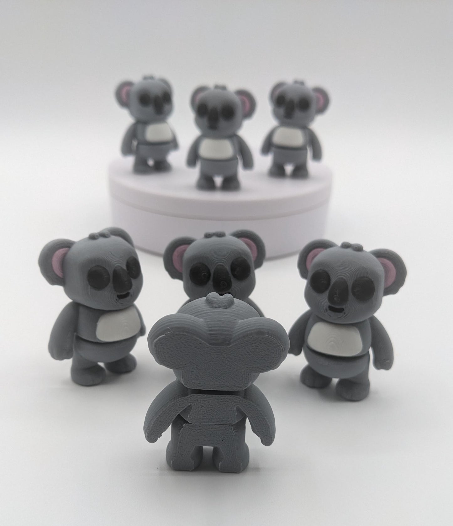 Bring cuteness and relaxation to your day with the Adorable Tiny Articulated Koala Fidget Toy! This charming 3D-printed koala is designed with  articulated joints, making it perfect for fidgeting, creative play, or as a fun pocket sized friend!