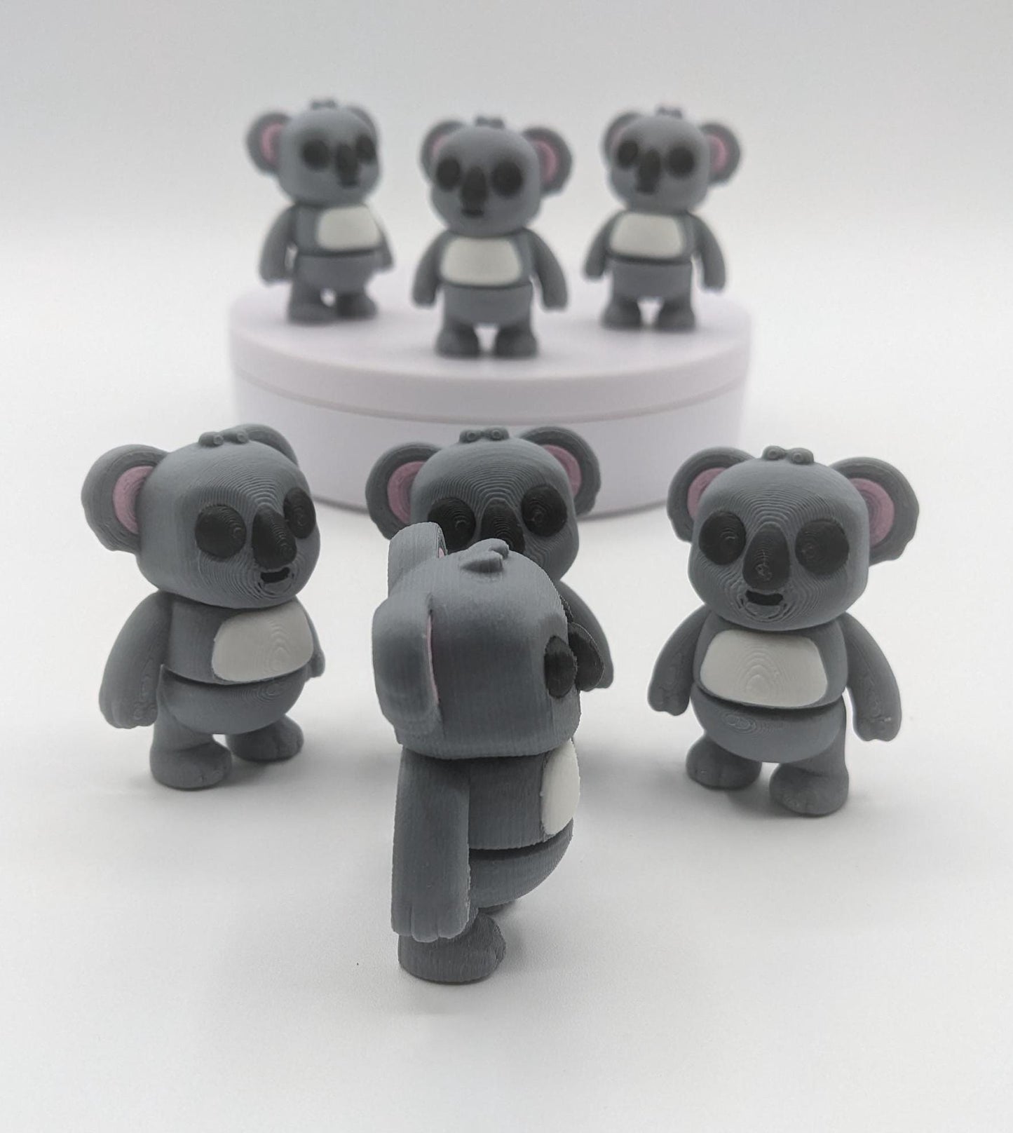 Bring cuteness and relaxation to your day with the Adorable Tiny Articulated Koala Fidget Toy! This charming 3D-printed koala is designed with  articulated joints, making it perfect for fidgeting, creative play, or as a fun pocket sized friend!