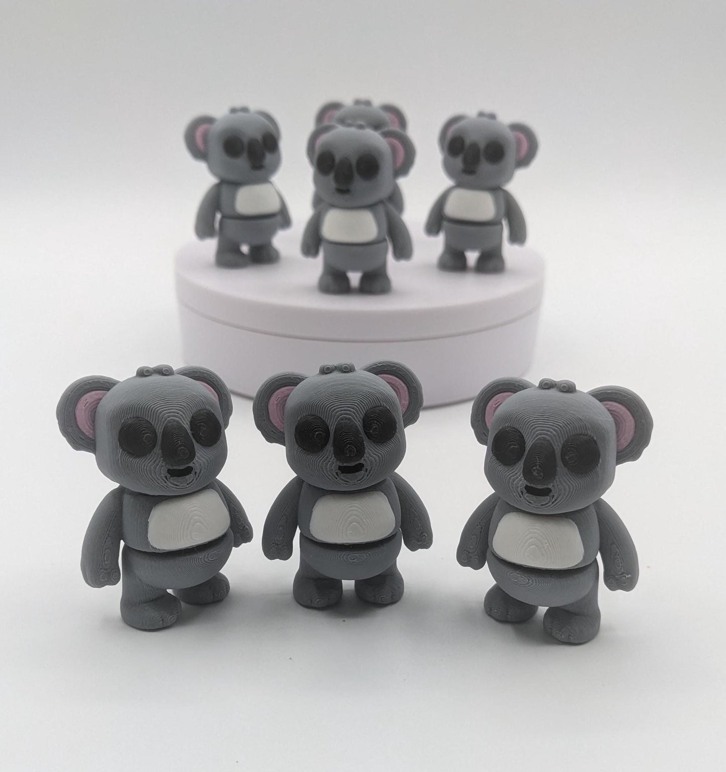 Bring cuteness and relaxation to your day with the Adorable Tiny Articulated Koala Fidget Toy! This charming 3D-printed koala is designed with  articulated joints, making it perfect for fidgeting, creative play, or as a fun pocket sized friend!