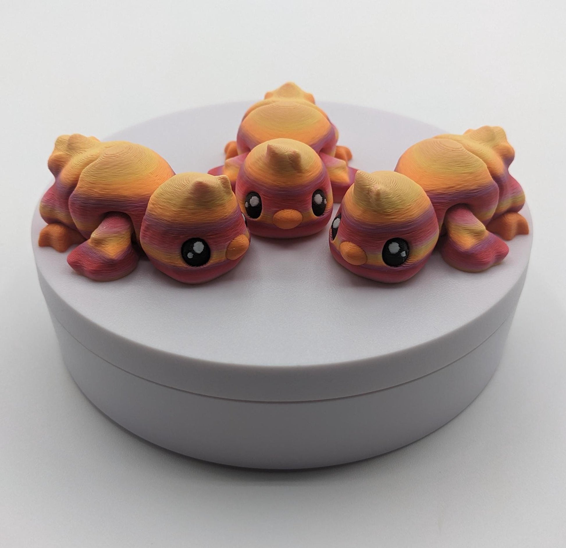 Hop into the fun of Easter with the Carrot Egg and/or Flexi Chick Fidget Toy! This adorable 3D-print combines a playful carrot egg and a flexible, wiggly chick, making it the perfect addition to your Easter basket, a fun gift, or a delightful fidget toy for kids and adults alike.